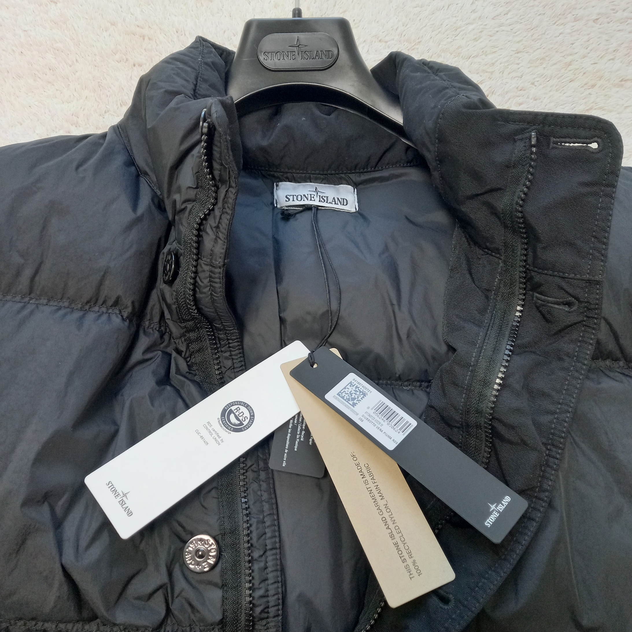Stone Island 40123 Garment Dyed Crinkle Reps R-NY Down Jacket Black - 24FW 착용 스타일 - 5