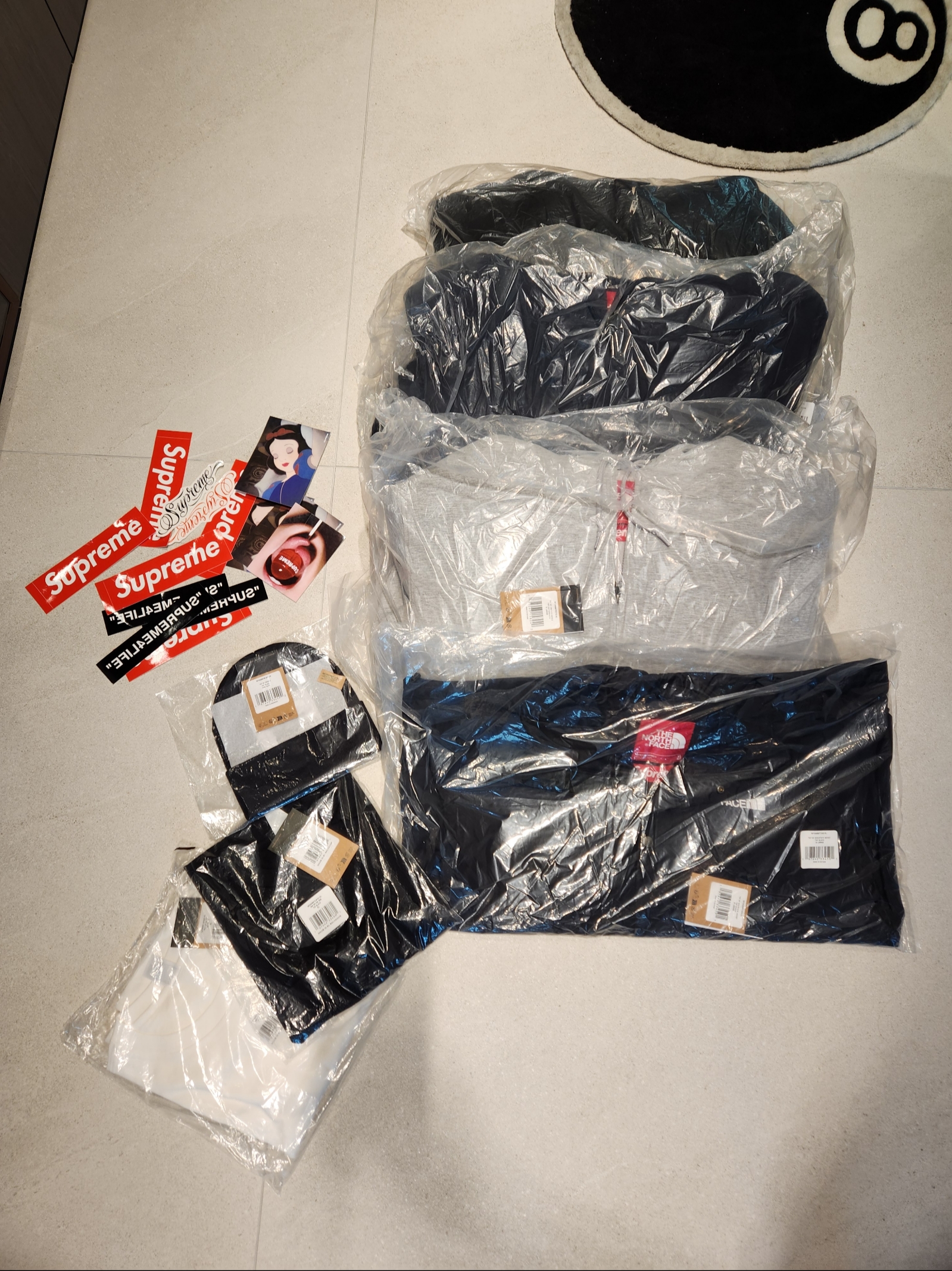 Stussy 8 Ball Rug Black, Supreme x The North Face Down Zip Up Hooded Sweatshirt Black - 24FW 착용 스타일