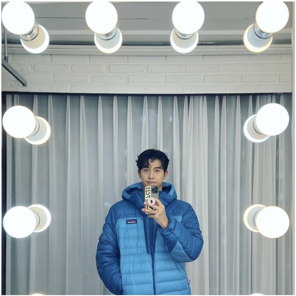 Patagonia AlpLoft Down Parka Anacapa Blue 착용 스타일 - 1