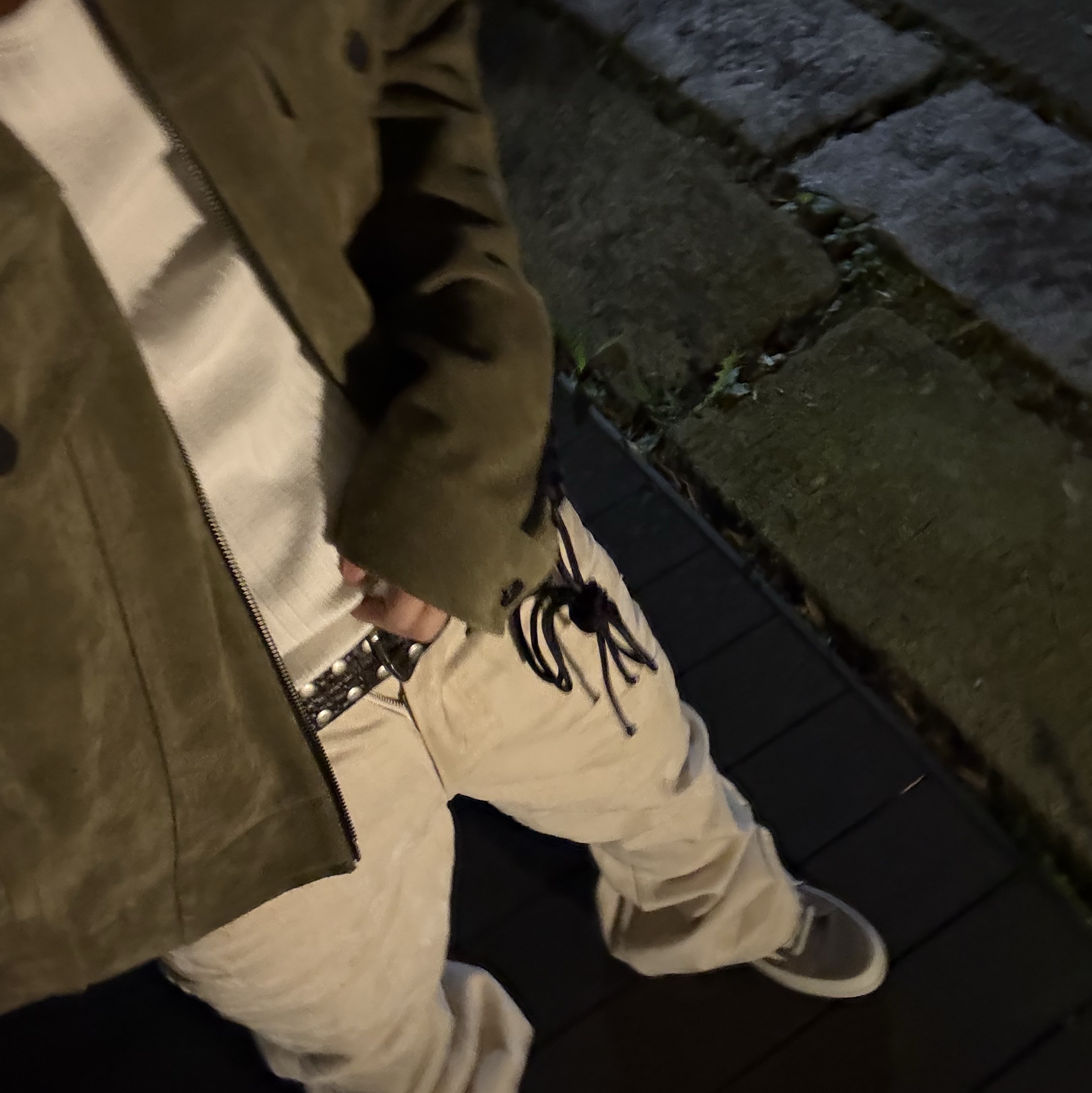 Rick Owens Suede Vintage Sneakers Dust, Undermycar Glacial Velvetin Flared Jeans Ivory - 24FW 착용 스타일 - 2