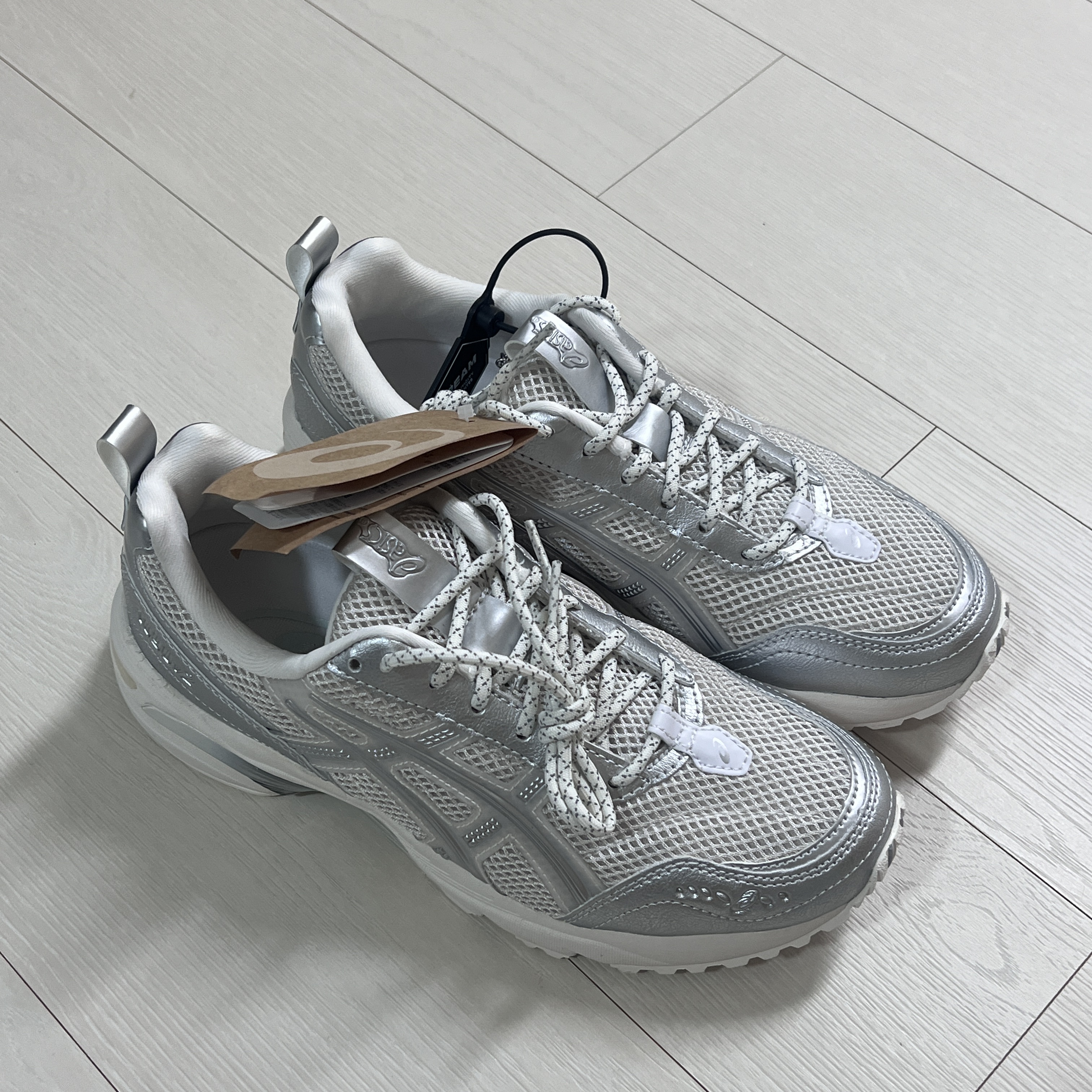 (W) Asics x Snidel Gel-1090 V2 Silver 착용 스타일