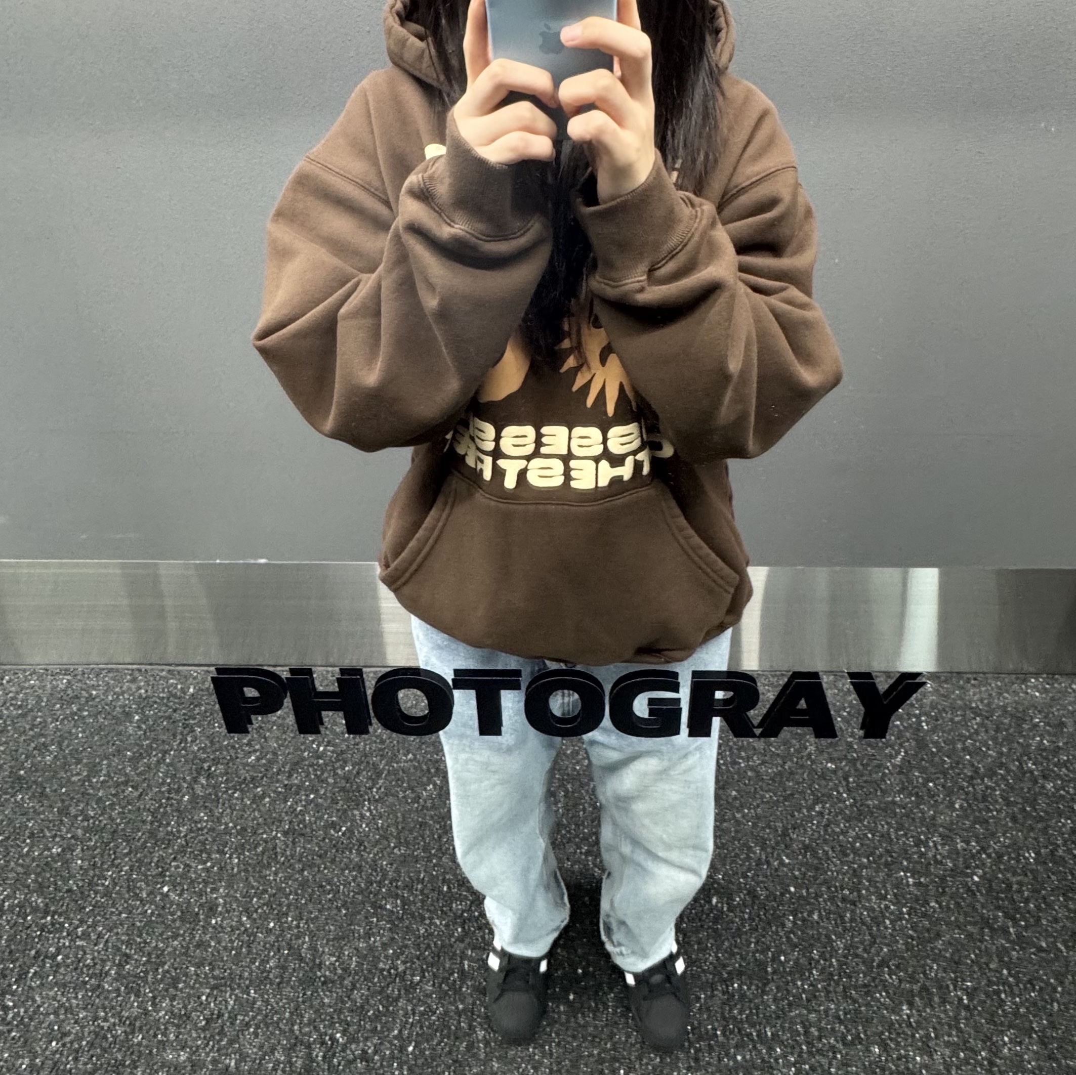 Adidas Superstar Core Black White, POTS All Day Hoodie Brown 착용 스타일