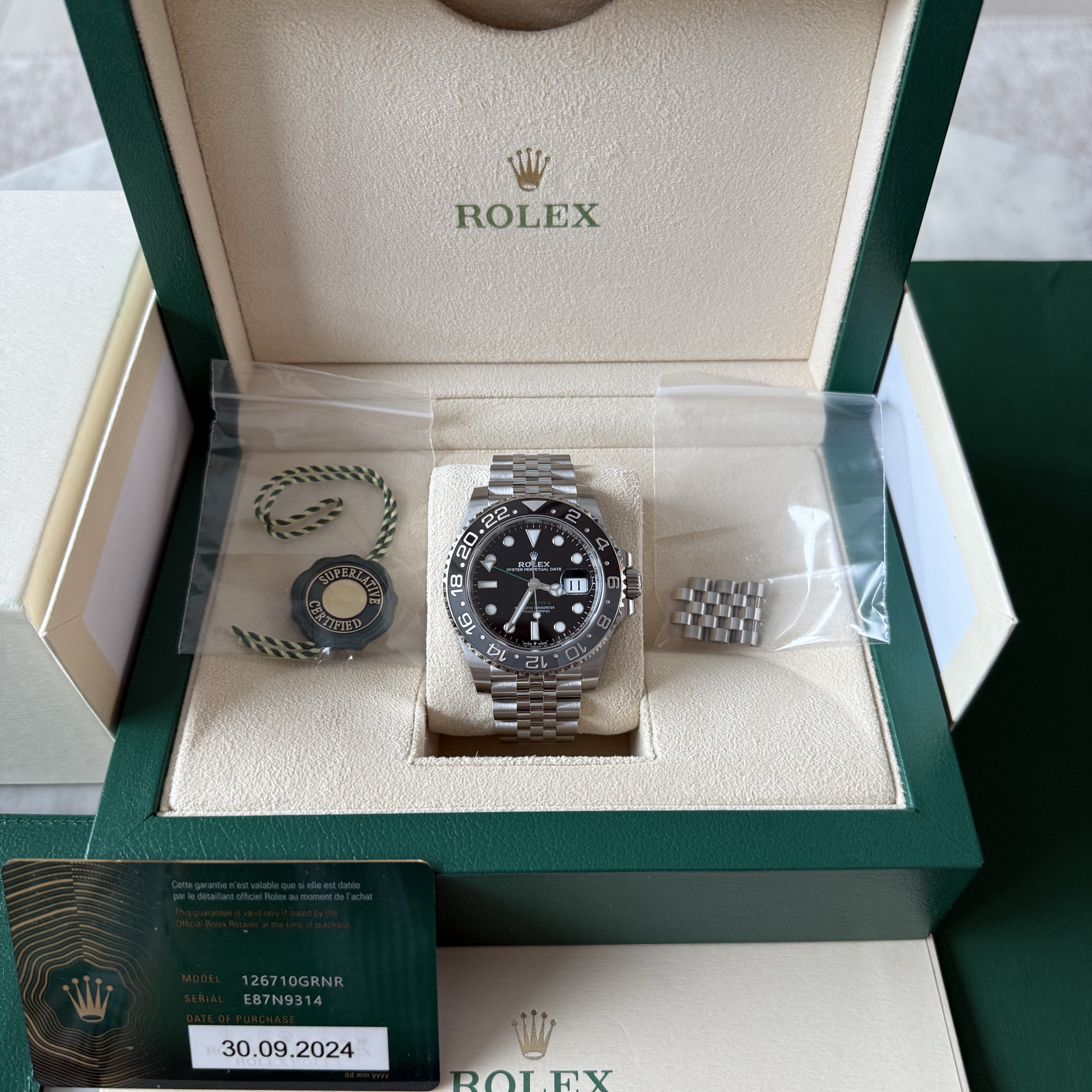 Rolex GMT-Master II 40mm 126710GRNR Black Jubilee 착용 스타일
