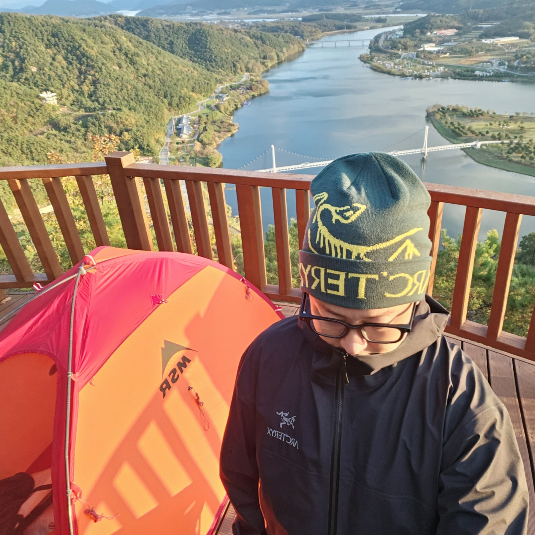 Arc'teryx Bird Word Toque Pytheas 착용 스타일