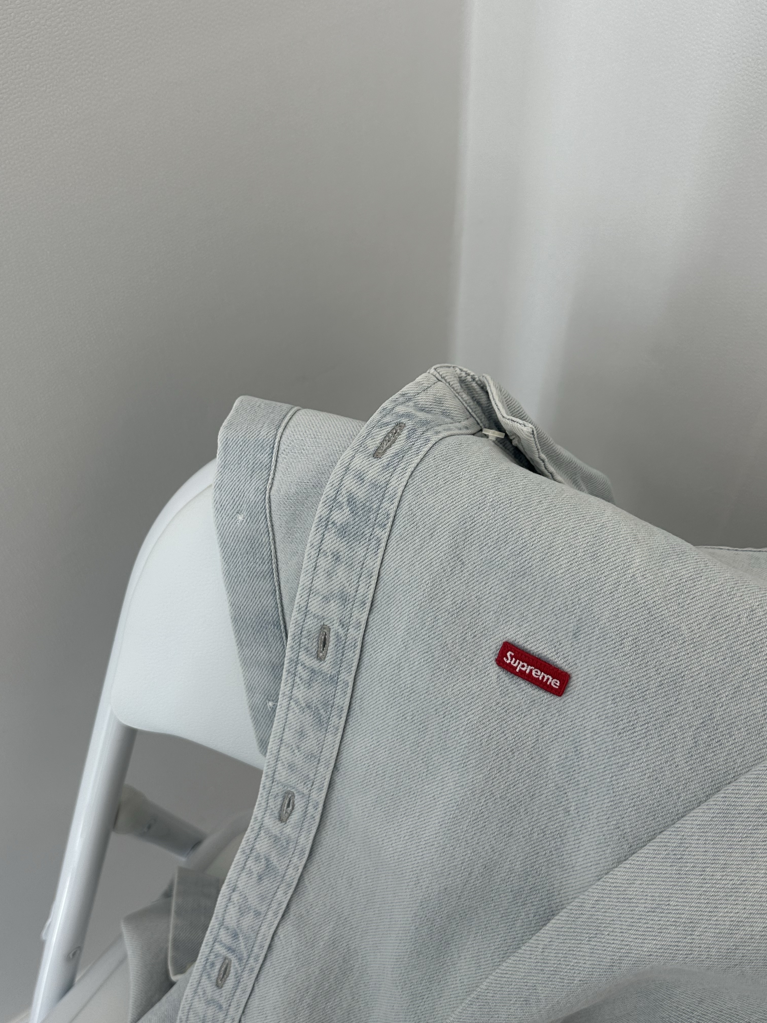 Supreme Small Box Shirt Washed Denim - 24FW 착용 스타일