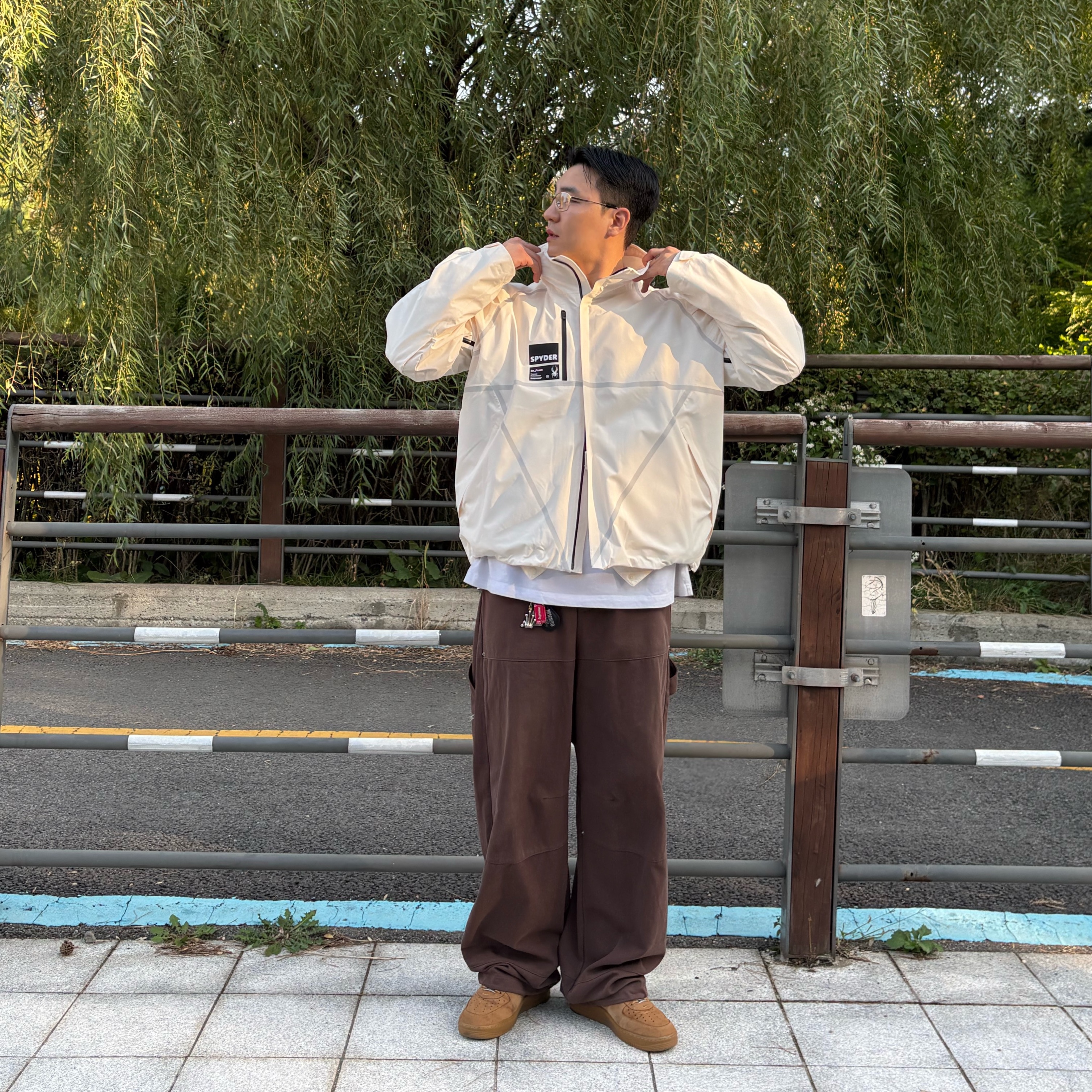 Nike x Supreme Air Force 1 Low Flax, Palace Valley of the Shadows T-Shirt White - 22SS 착용 스타일 - 1