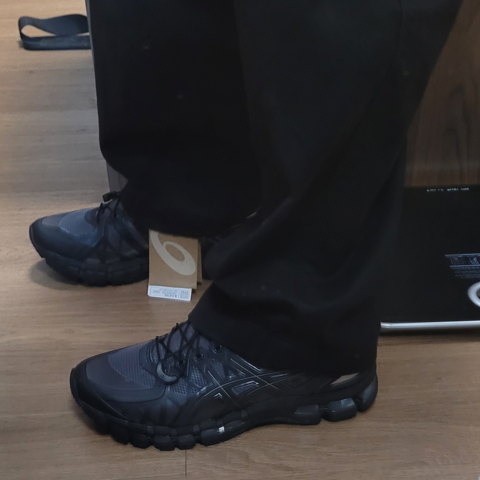 Asics x Unaffected Gel-Kayano 20 Obsidian Grey Black 착용 스타일 - 5