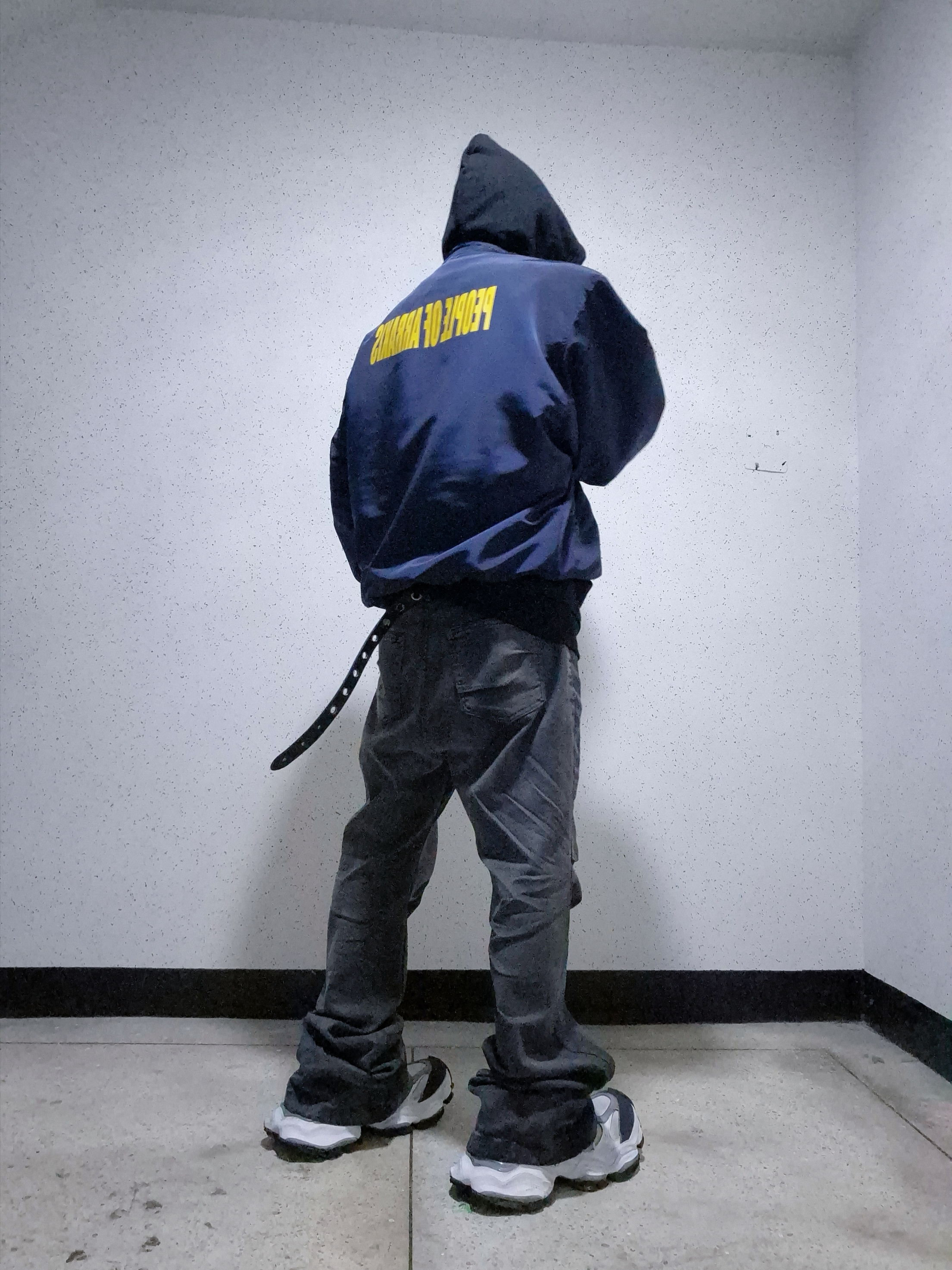 VENDORS Full DU$K Flared Pants Gray, Undermycar Maigan Padded Shoulder Zip-Up Blouson India Ink - 23FW 착용 스타일 - 1
