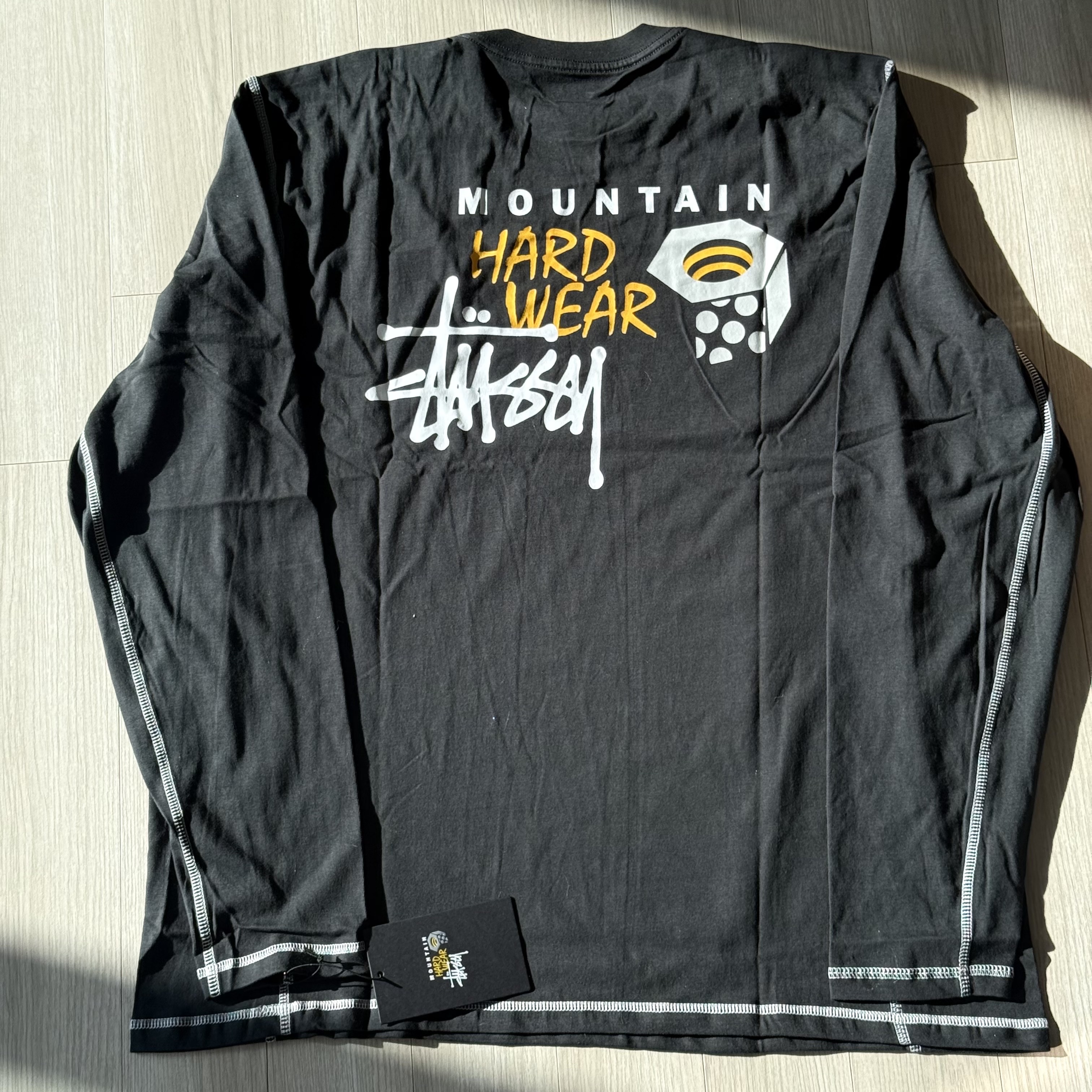 Stussy x Mountain Hardwear LS T-Shirt Stealth Grey 착용 스타일 - 2