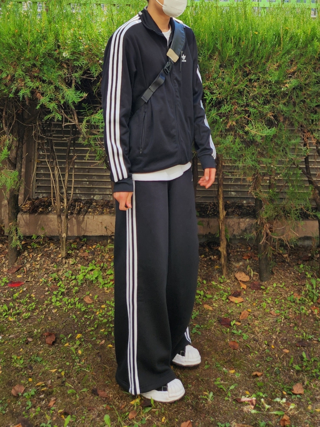 Adidas Adicolor Classic Beckenbauer Track Top Black - KR Sizing, (W) Adidas Essentials 3-Stripes French Terry Wide Pants Black - KR Sizing 착용 스타일