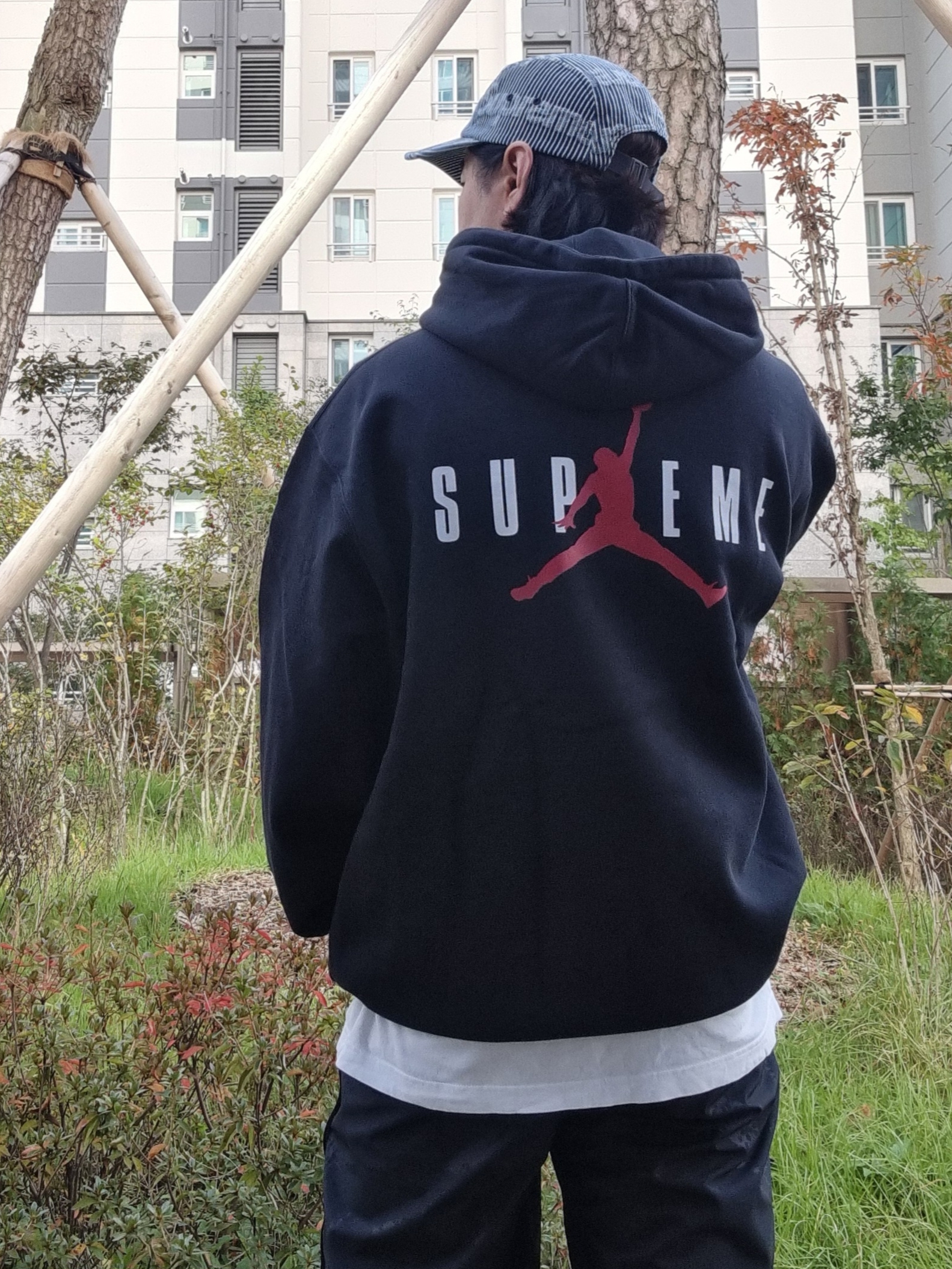 Supreme x Jordan Hooded Sweatshirt Black - 24FW, Nike x Cactus Plant Flea Market Fight Track Pant Black 착용 스타일