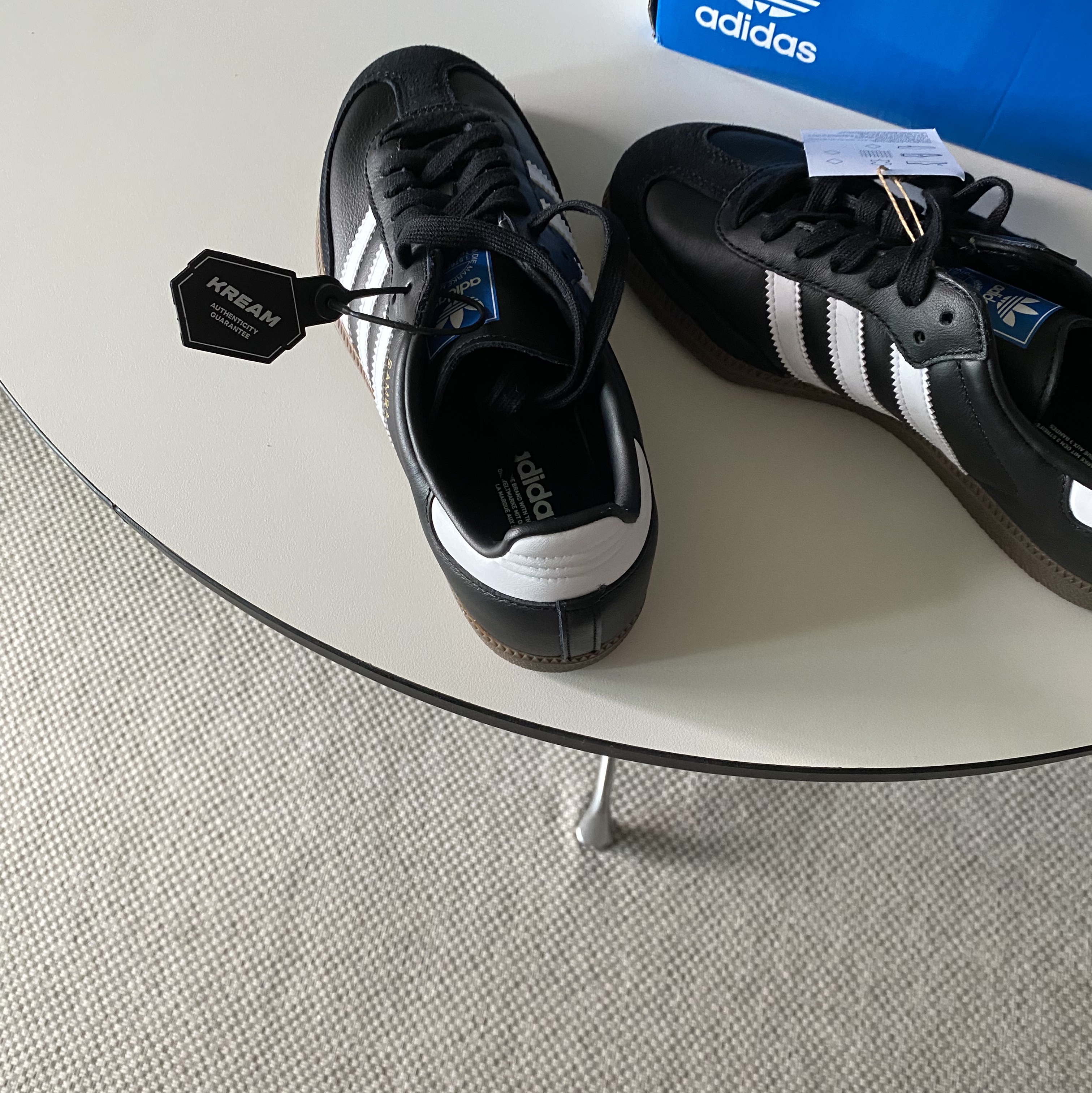 Adidas Samba OG Black White Gum 착용 스타일