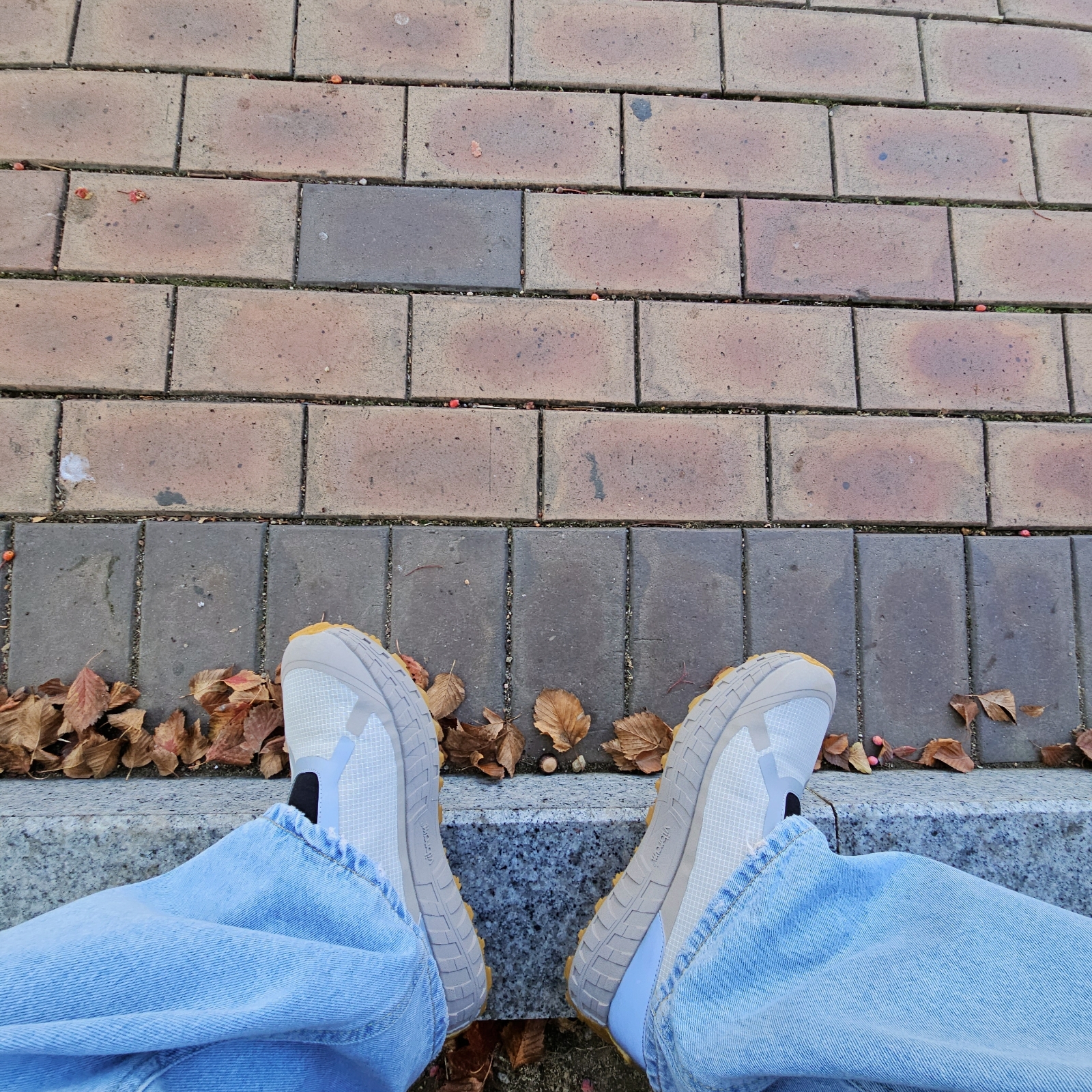 Norda 003 Cinder, Undermycar Mu.31 Anti Fxxking Logo Play Brush Washed Wide Jeans Sky Blue 착용 스타일