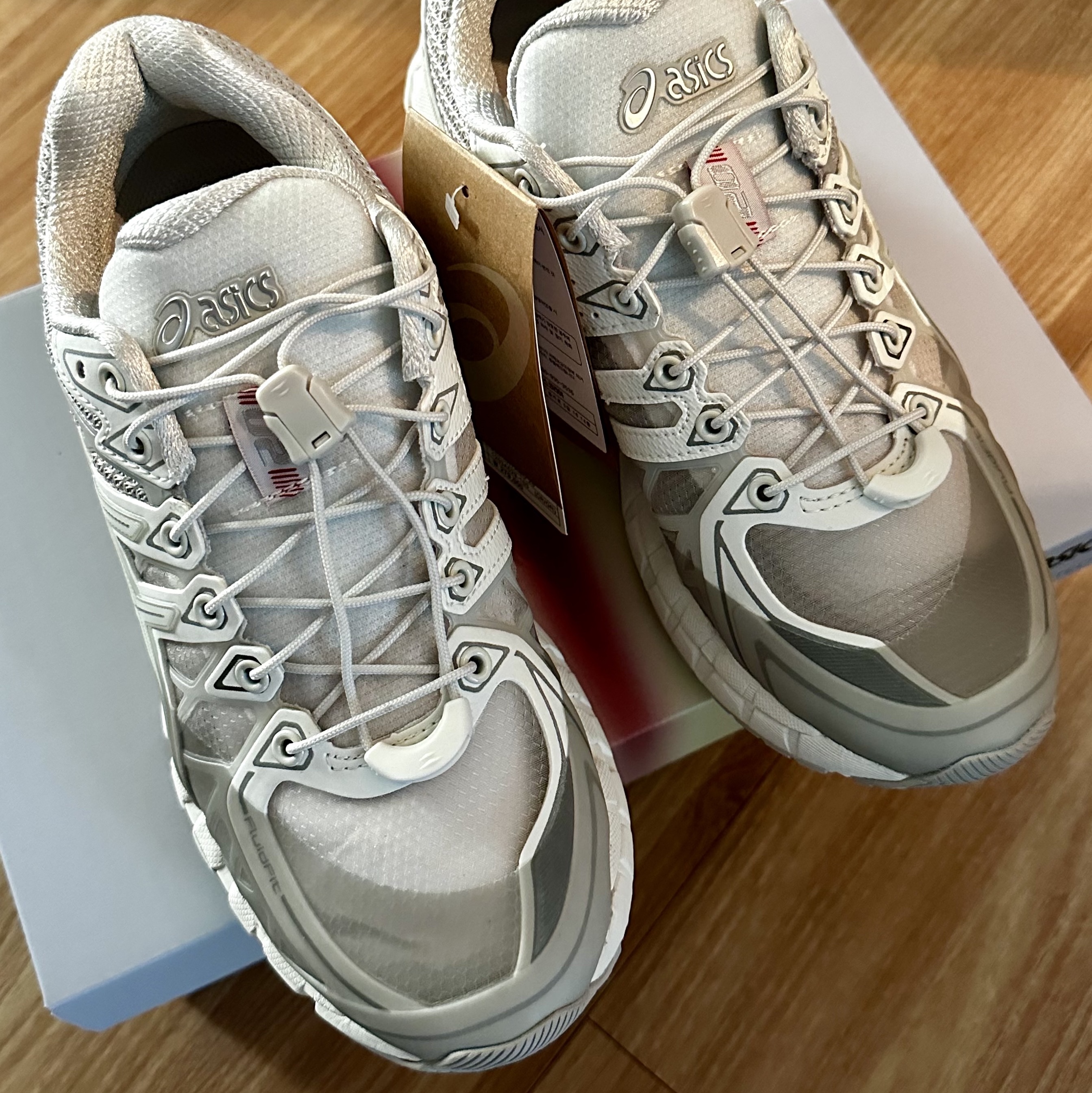 Asics x Unaffected Gel-Kayano 20 Cream Lake Grey 착용 스타일 - 2