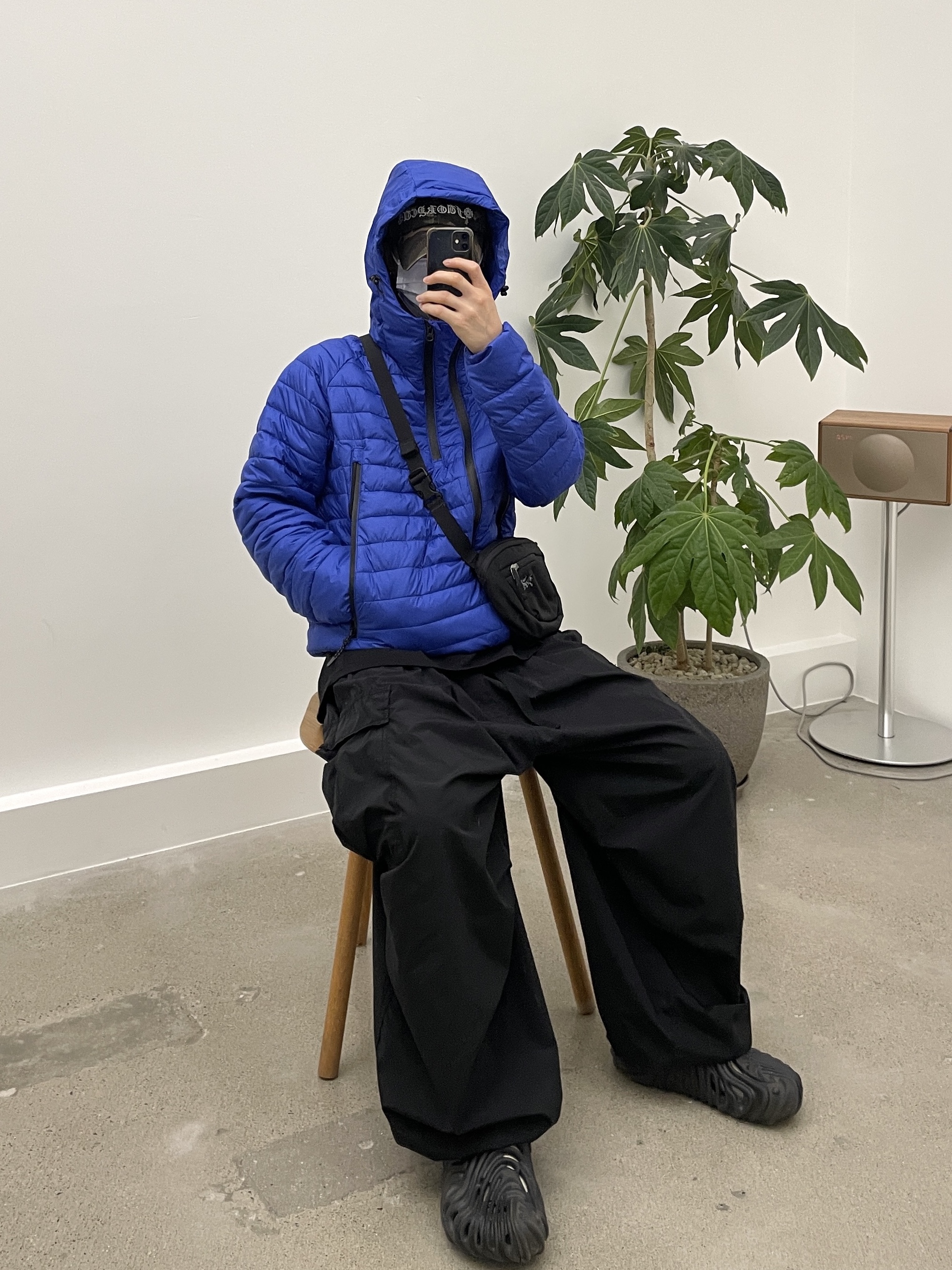 Arc'teryx Mantis 2 Waistpack Black, Crocs x Salehe Bembury Pollex Clog Sasquatch 착용 스타일