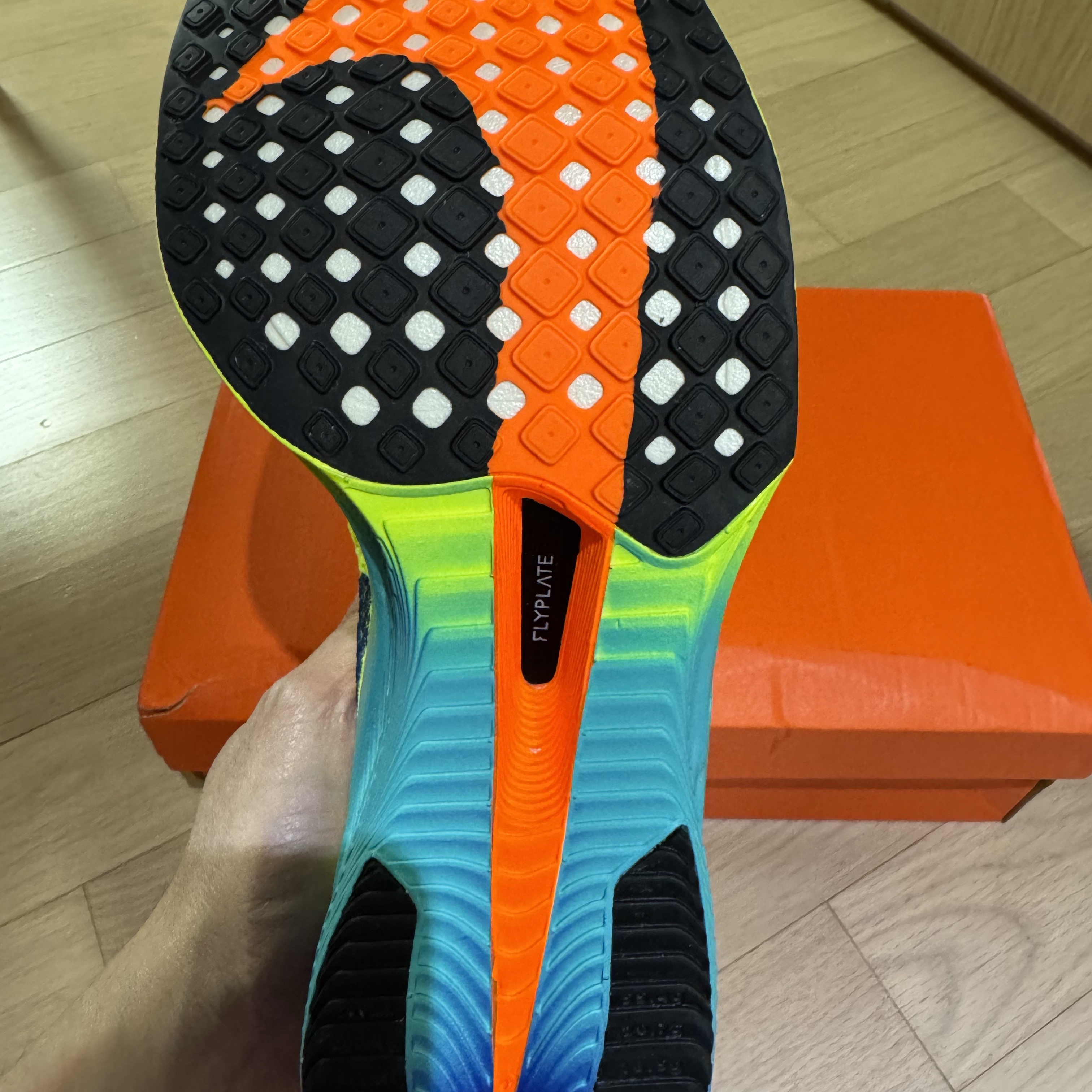 Nike ZoomX Vaporfly Next% 3 Volt Scream Green 착용 스타일 - 4