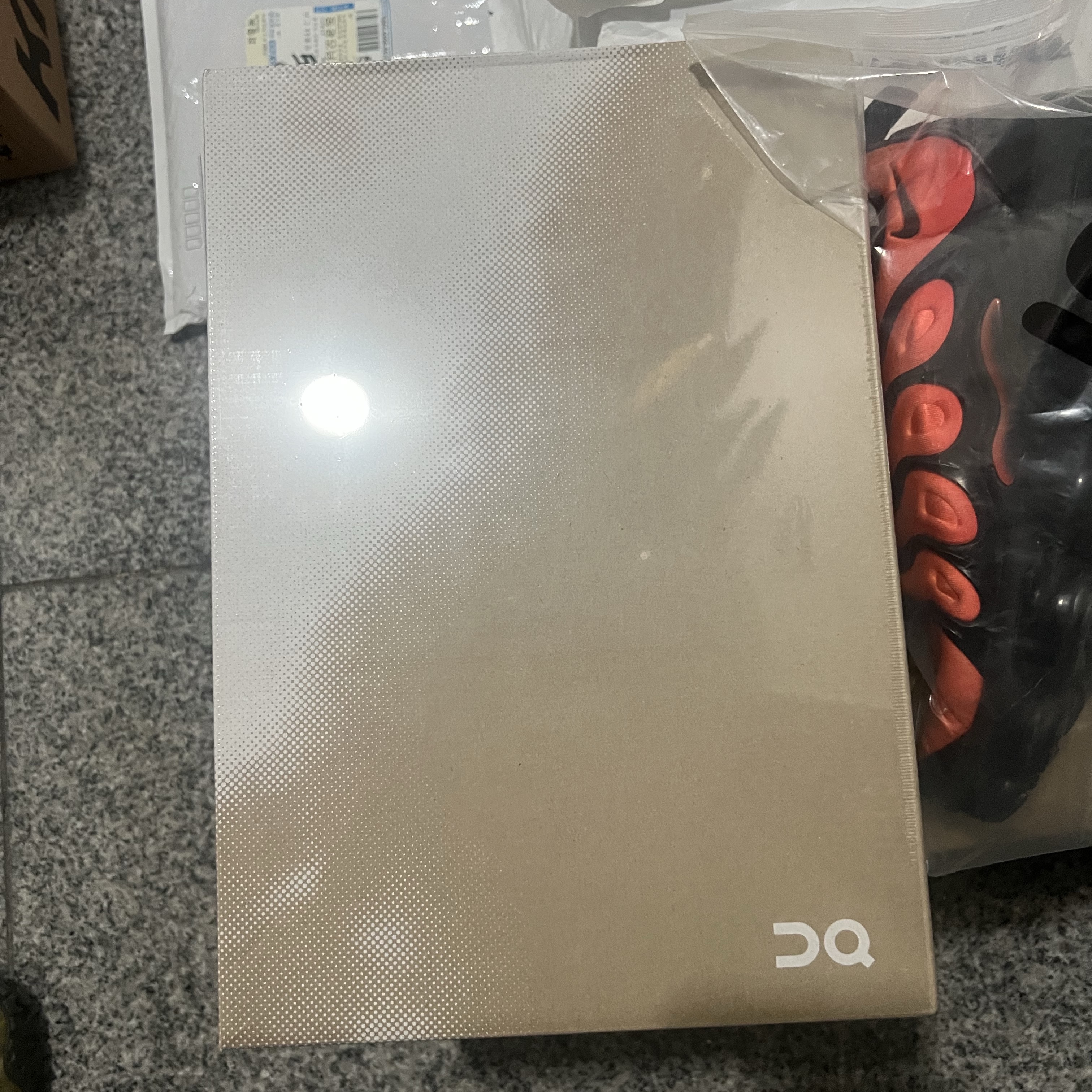 On Running Cloudwander Waterproof Sand Black 착용 스타일 - 1