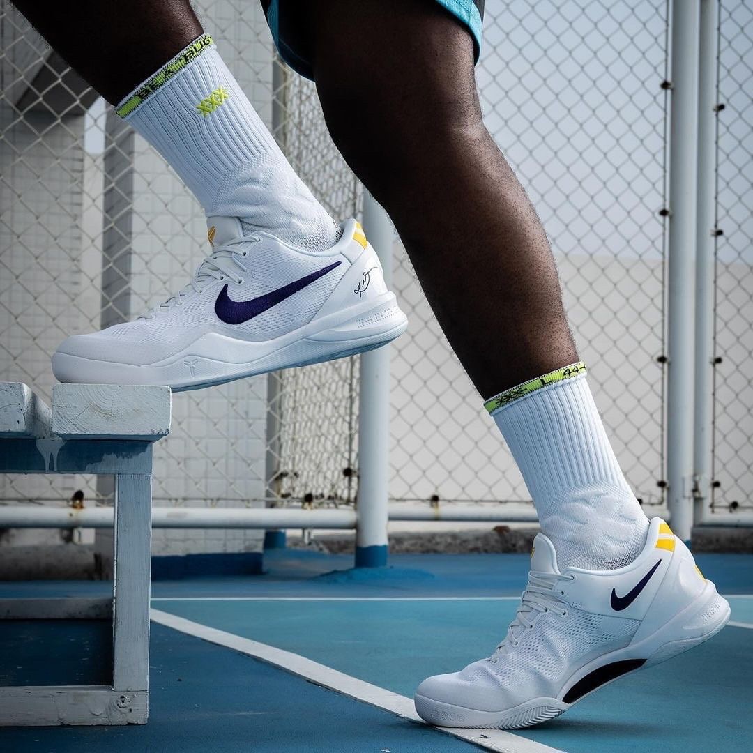 Nike Kobe 8 Protro White and Court Purple 착용 스타일 - 5