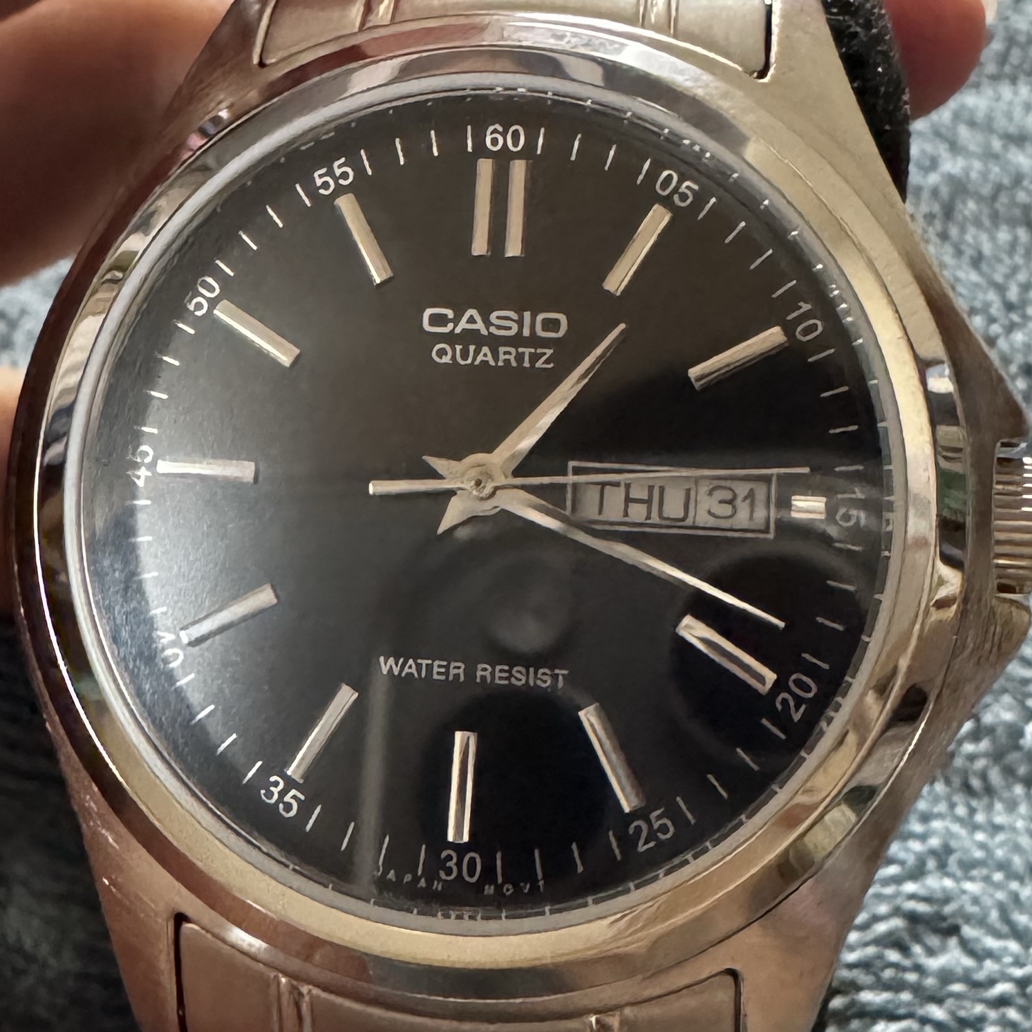 Casio MTP-1239D-1A 착용 스타일