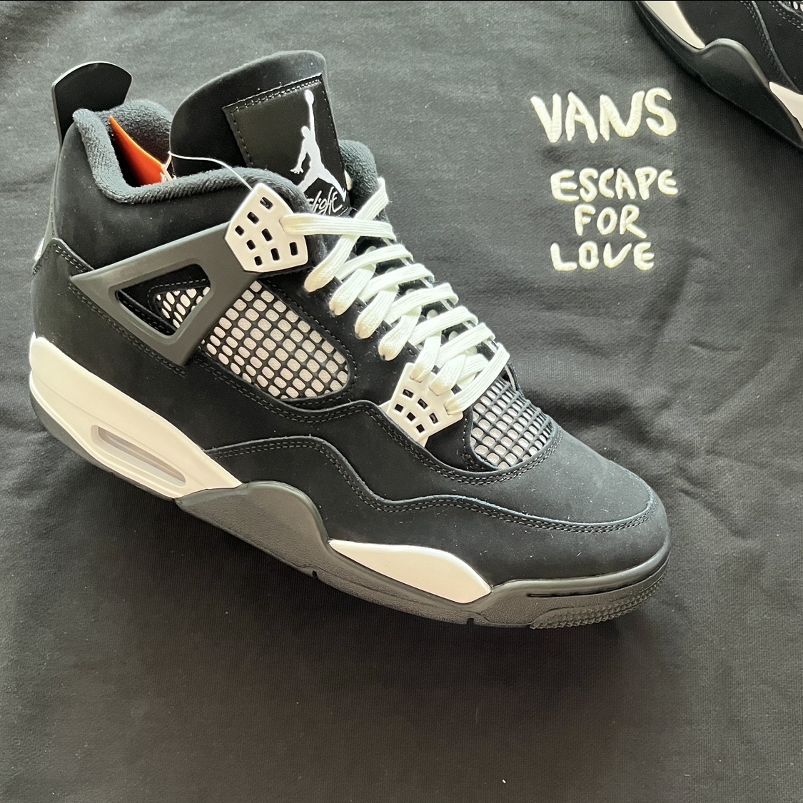 Jordan 4 Retro White Thunder 착용 스타일 - 1