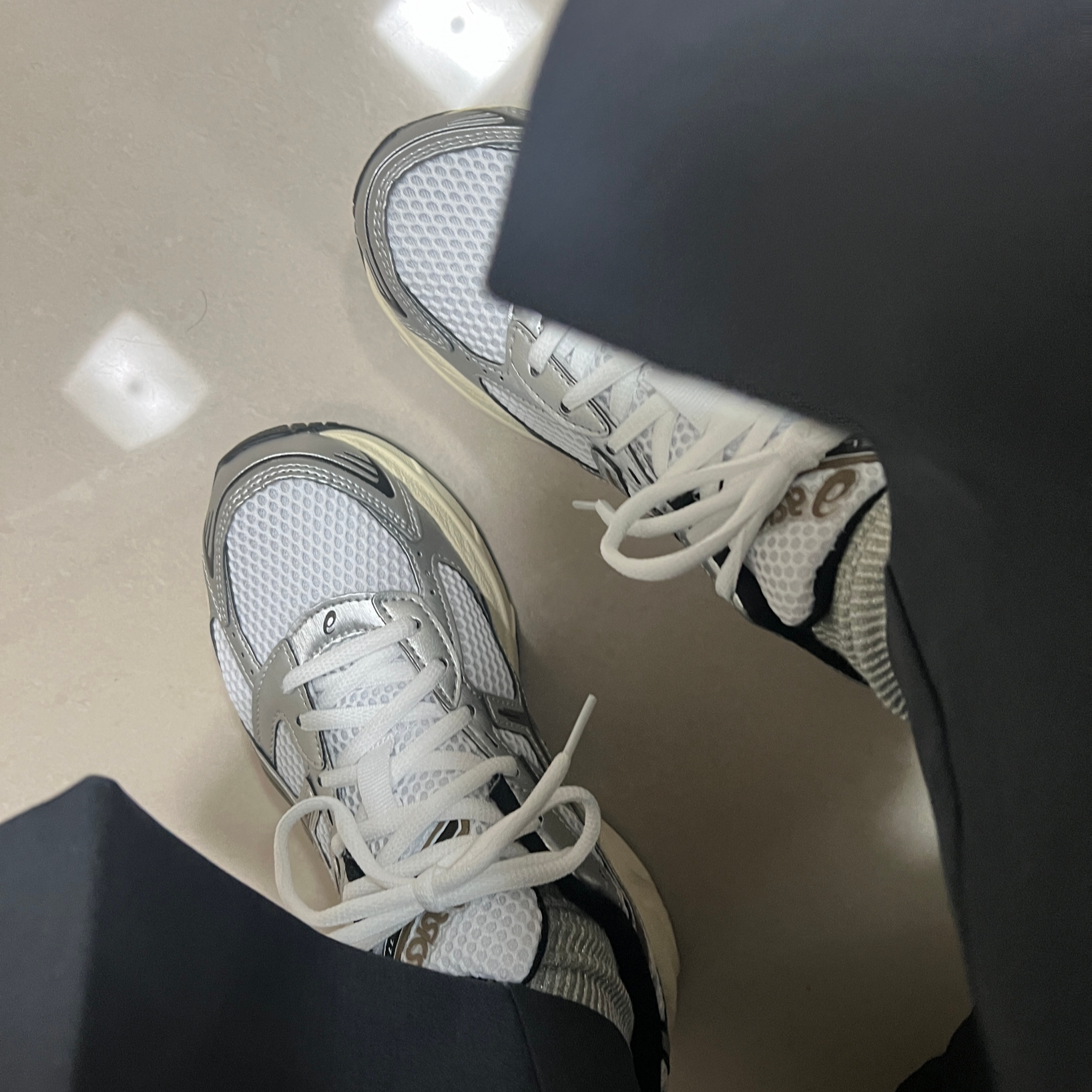 Asics Gel-1130 White Clay Canyon 착용 스타일 - 3