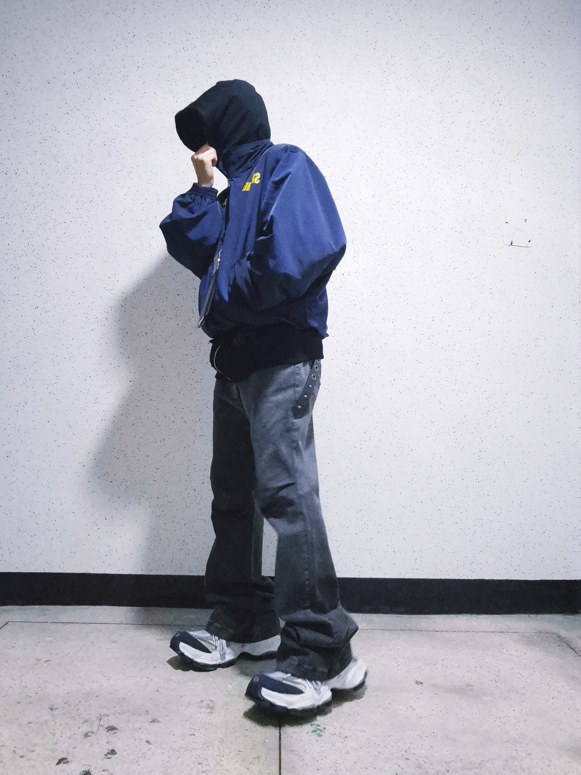 VENDORS Full DU$K Flared Pants Gray, Undermycar Maigan Padded Shoulder Zip-Up Blouson India Ink - 23FW 착용 스타일 - 5