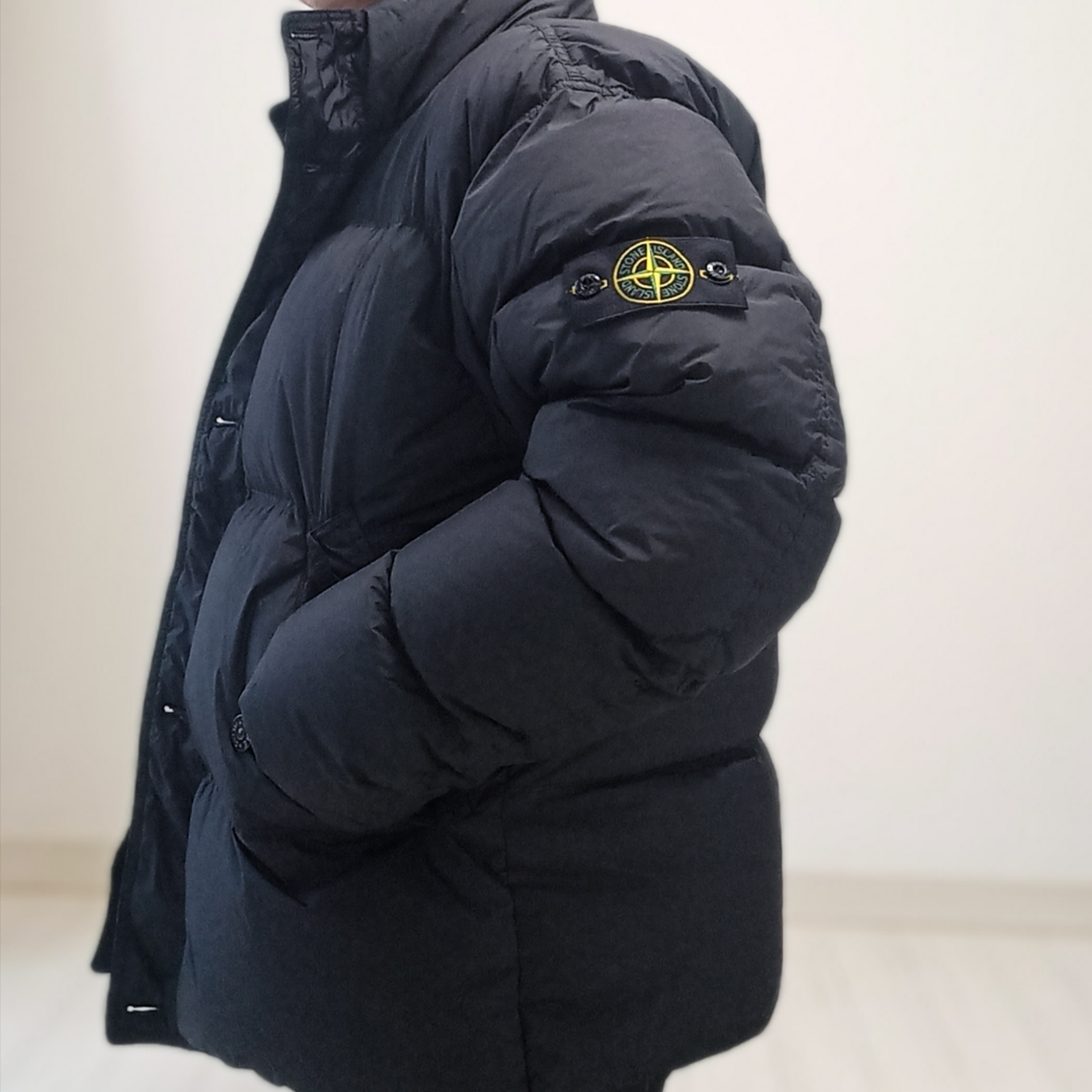 Stone Island 40123 Garment Dyed Crinkle Reps R-NY Down Jacket Black - 24FW, New Balance x Stone Island 991v2 Made in UK Black 착용 스타일 - 2