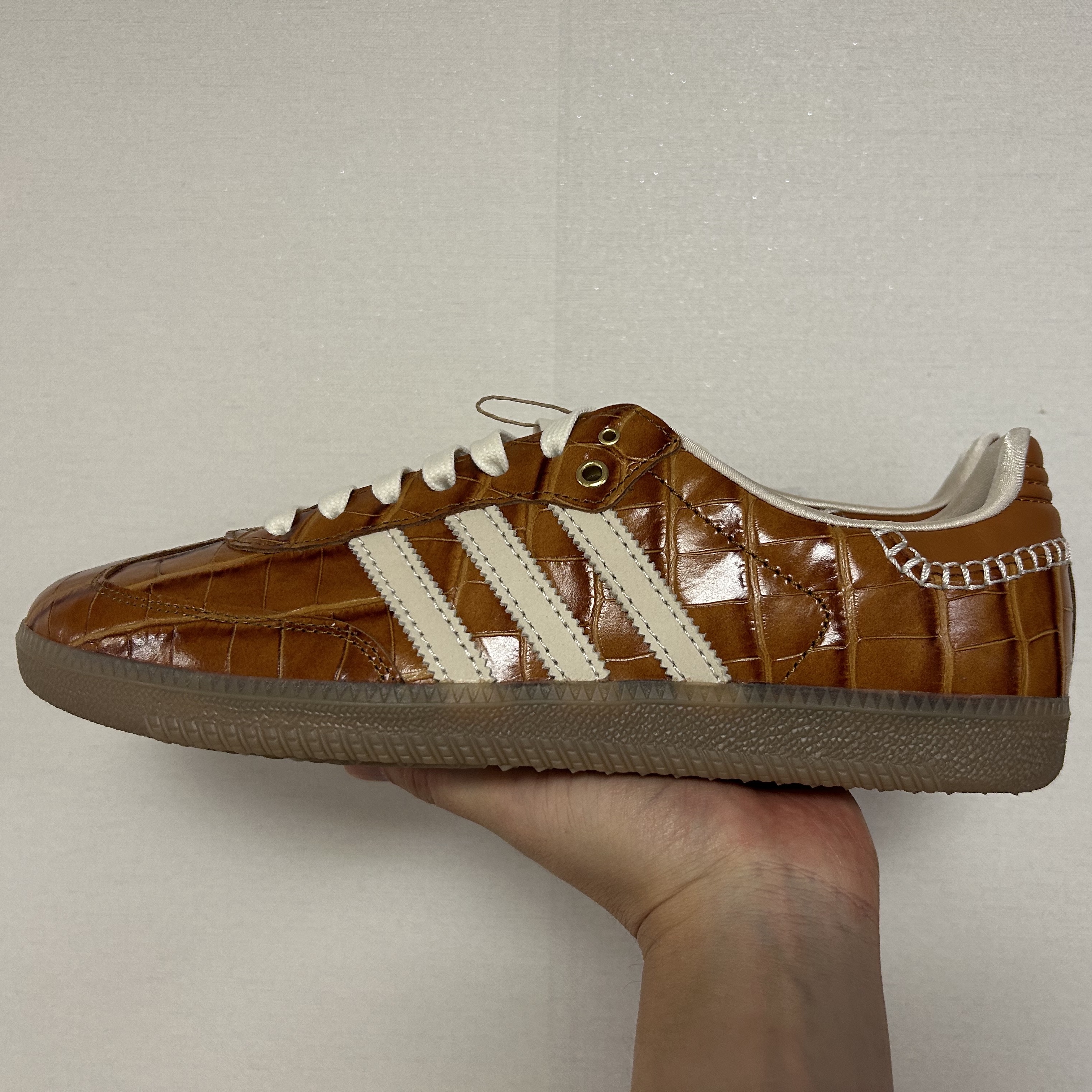 Adidas x Wales Bonner Samba Brown White 착용 스타일 - 1