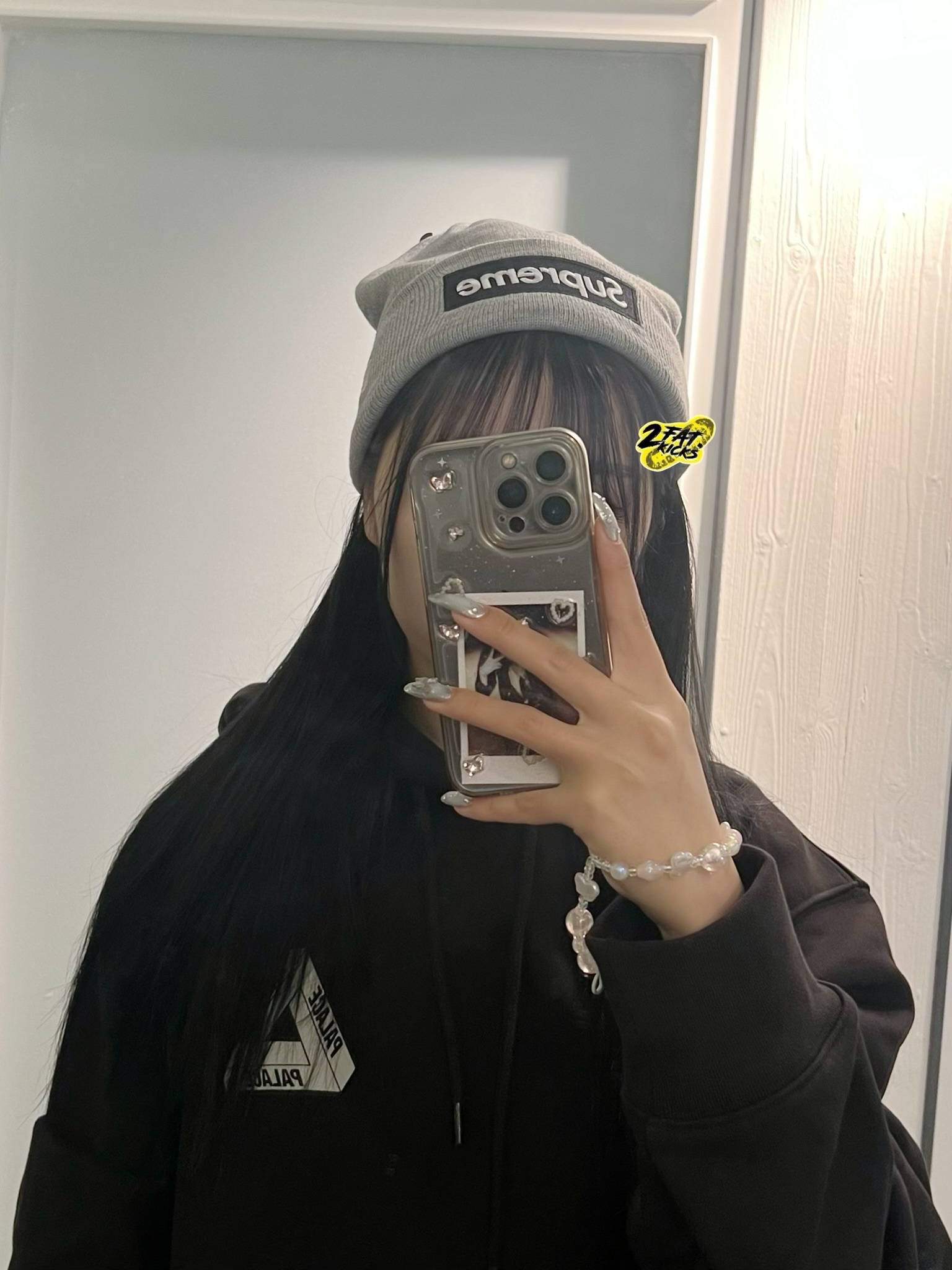 Supreme New Era Box Logo Beanie Black - 21FW, Supreme New Era Box Logo Beanie Heather Grey - 22FW 착용 스타일 - 2