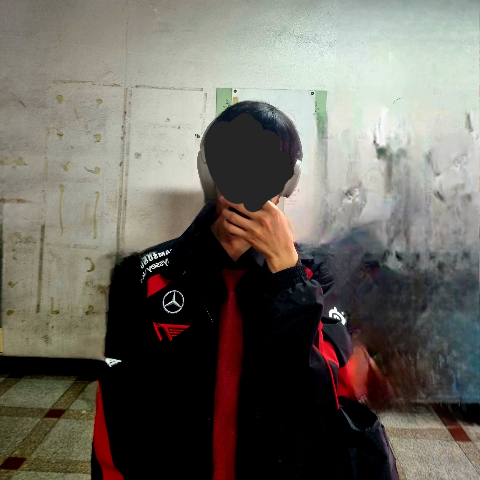 T1 2024 Spring LCK Uniform Jacket Black (Non Marking Ver.) 착용 스타일 - 3