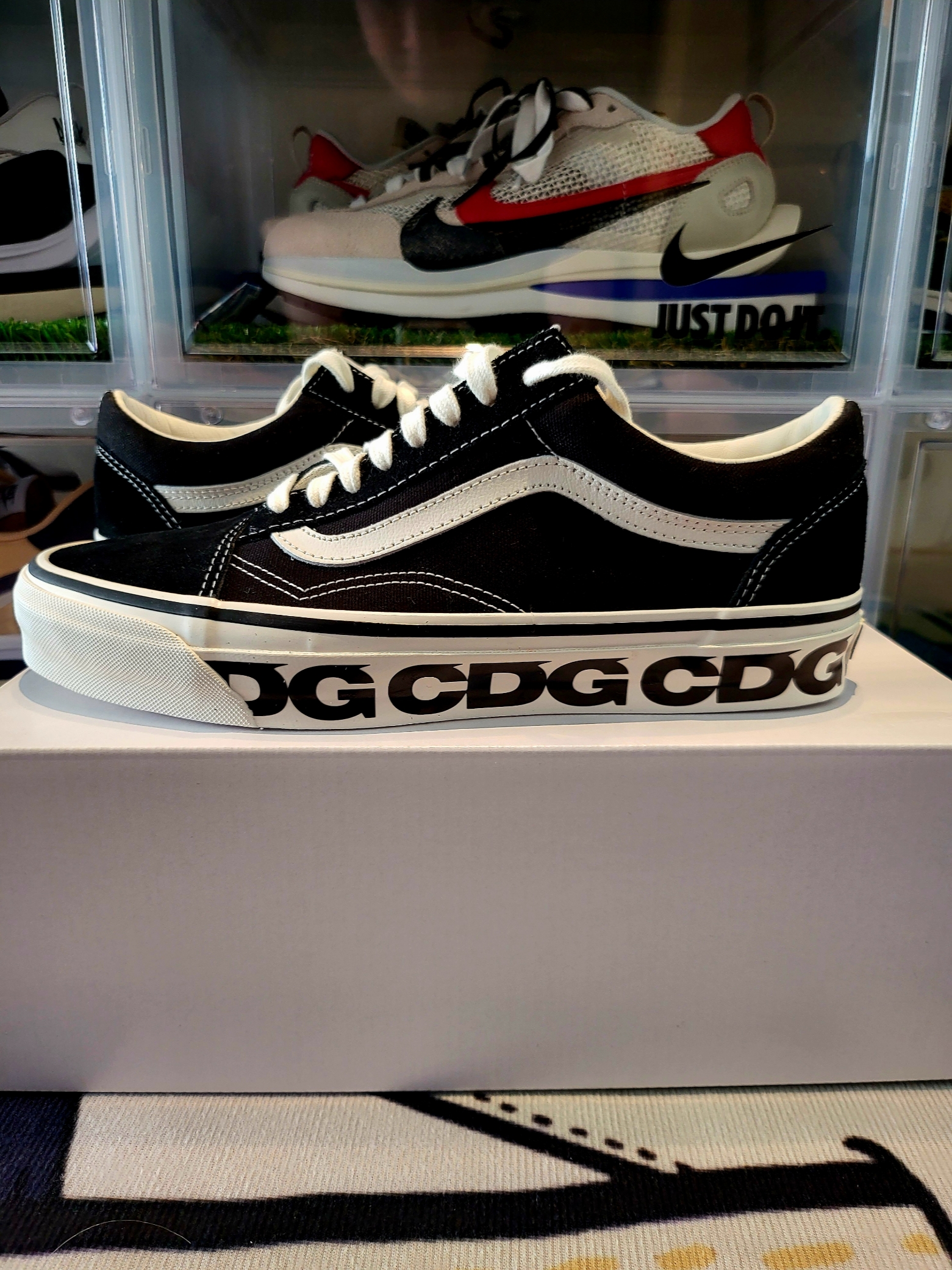 Vans x CDG OTW Old Skool Black 착용 스타일 - 2