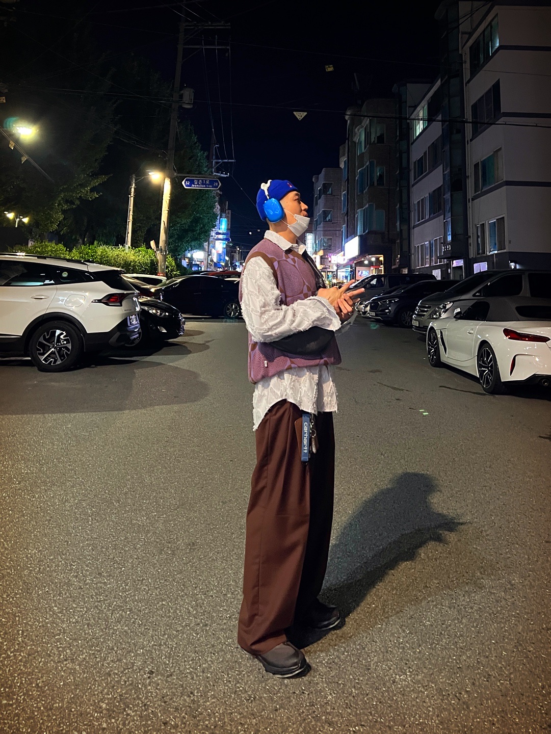 On Running x Post Archive Faction (Paf) Cloudventure Peak Cacao Espresso, Lemaire Small Croissant Bag Soft Grained Leather Dark Chocolate 착용 스타일 - 2