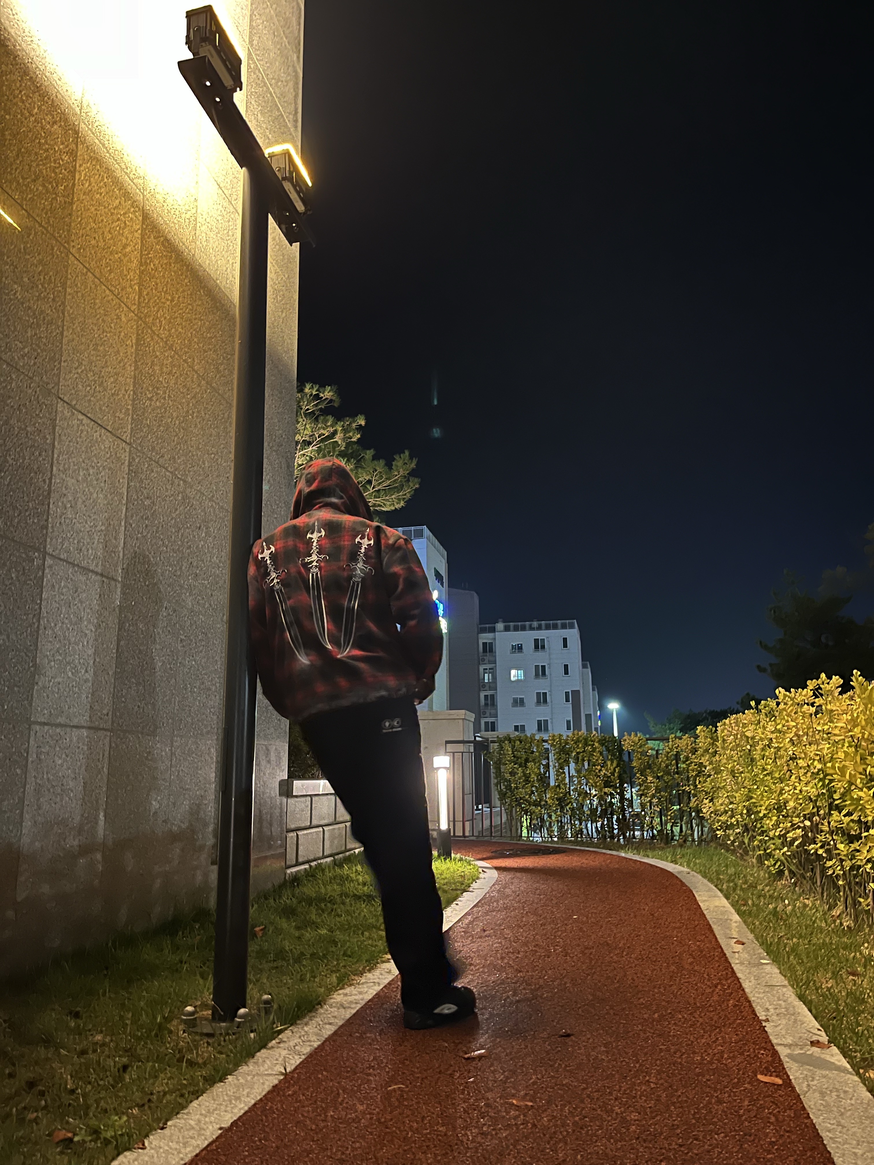 Thug Club Arab Sword Flannel Zip-Up Red - 24FW, Nike x Drake Nocta Air Zoom Drive Black 착용 스타일 - 2