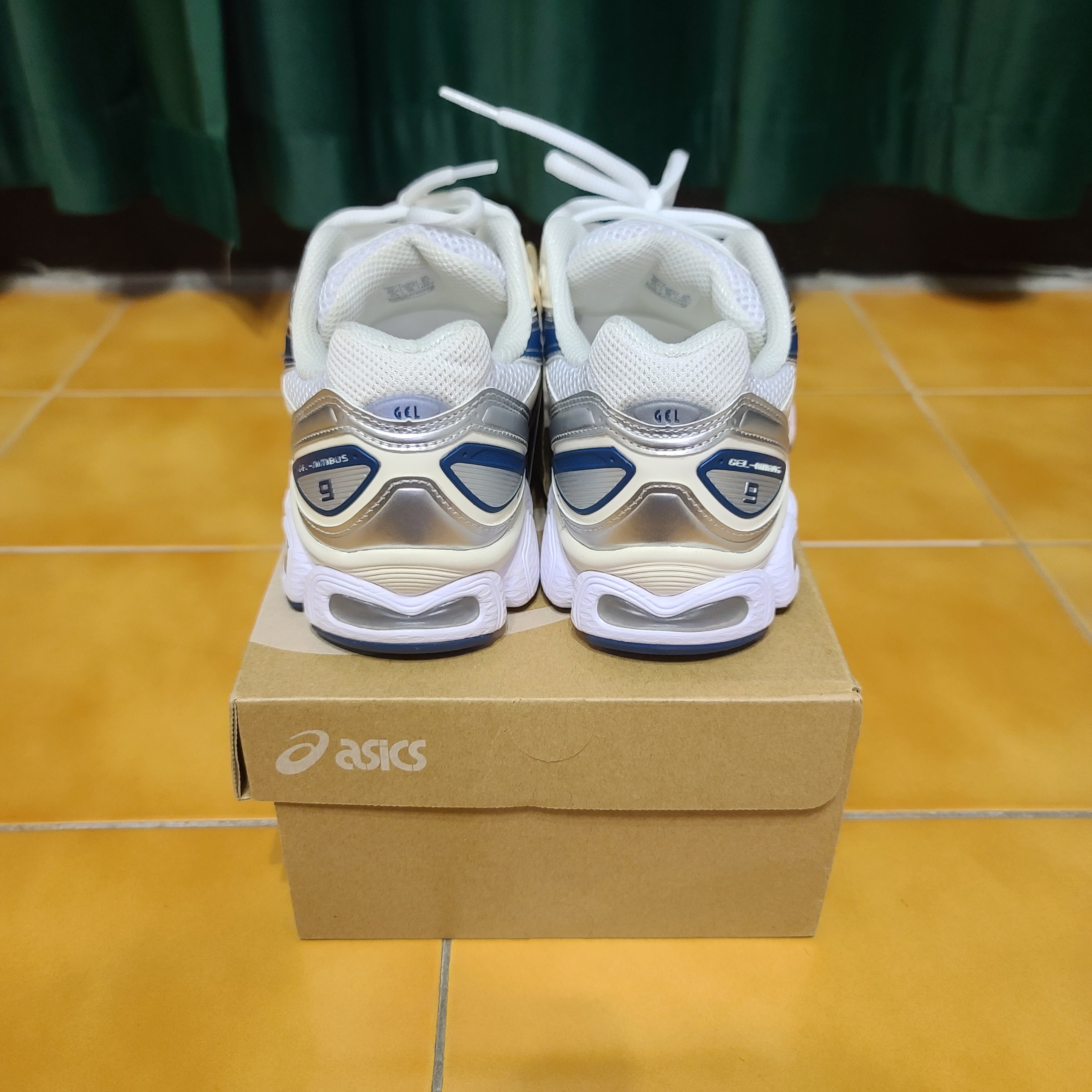 (W) Asics Gel-Nimbus 9 White Light Indigo 착용 스타일 - 3