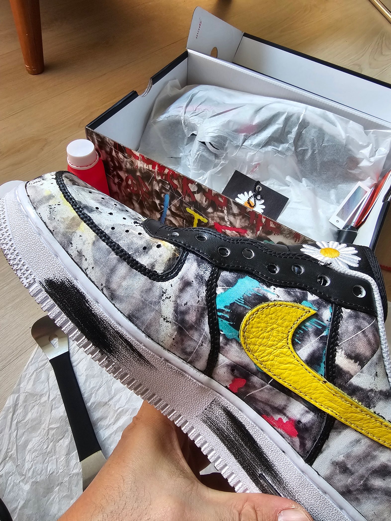 Nike x Peaceminusone Air Force 1 Low Para-Noise 3.0 Black and Multicolor, Dior Safari Messenger Bag Beige & Black Dior Oblique Jacquard 착용 스타일 - 2