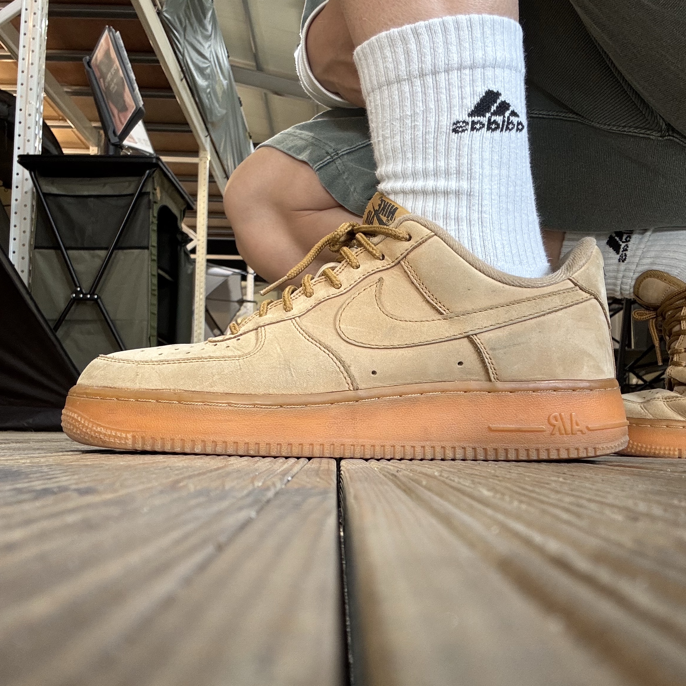 Nike Air Force 1 '07 WB Flax 착용 스타일