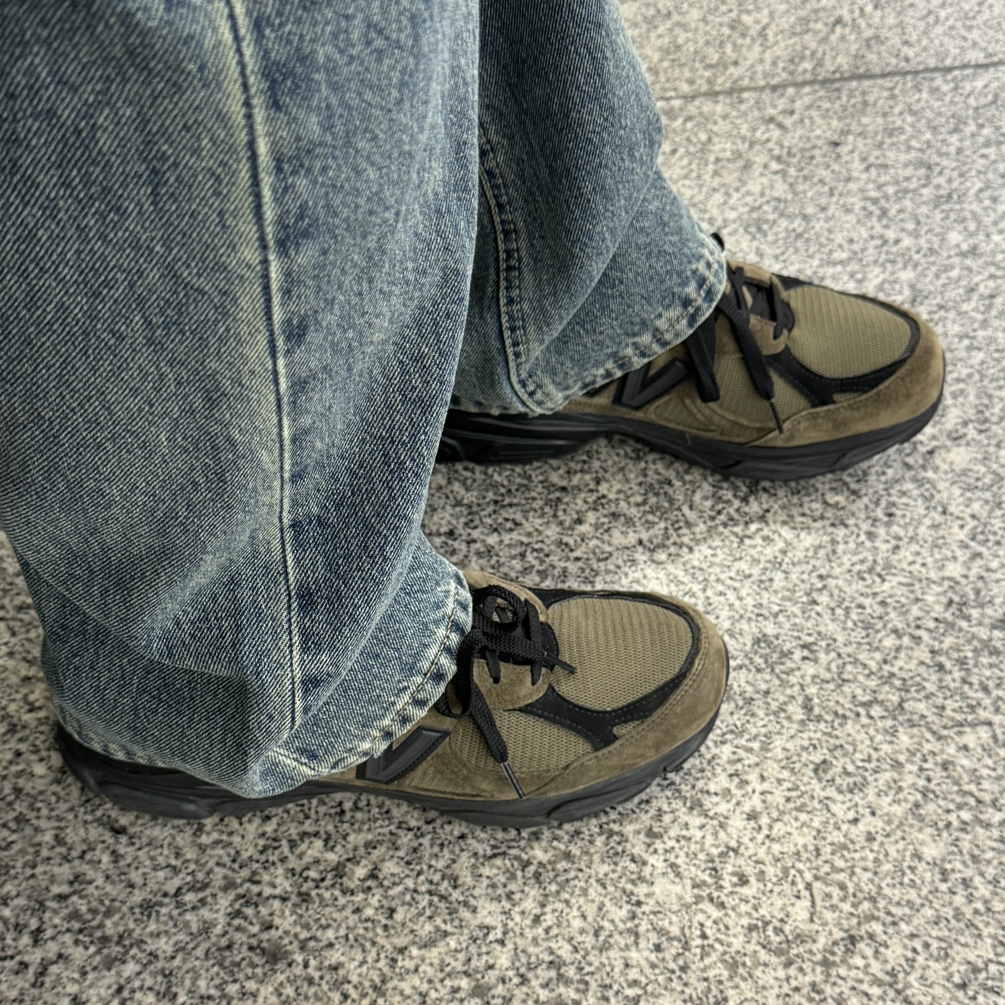 New Balance x JJJJound 990v3 Brown Black 착용 스타일