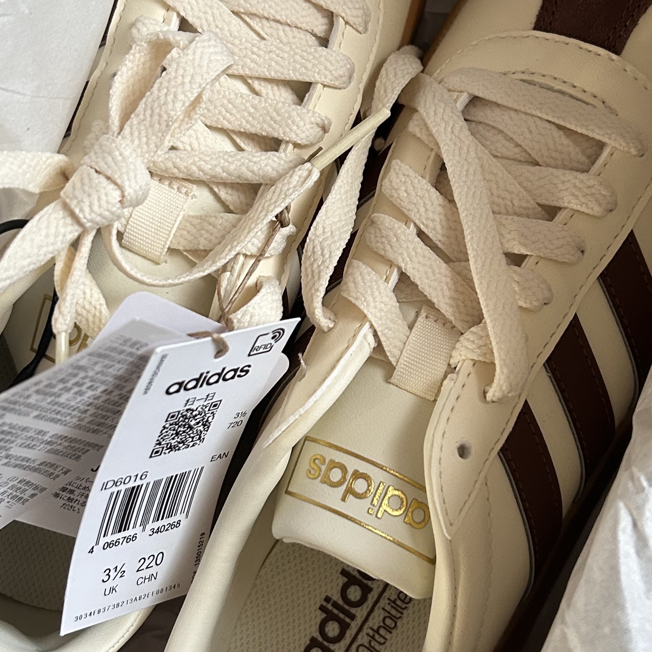 Adidas VL Court 2.0 Cream Brown 착용 스타일