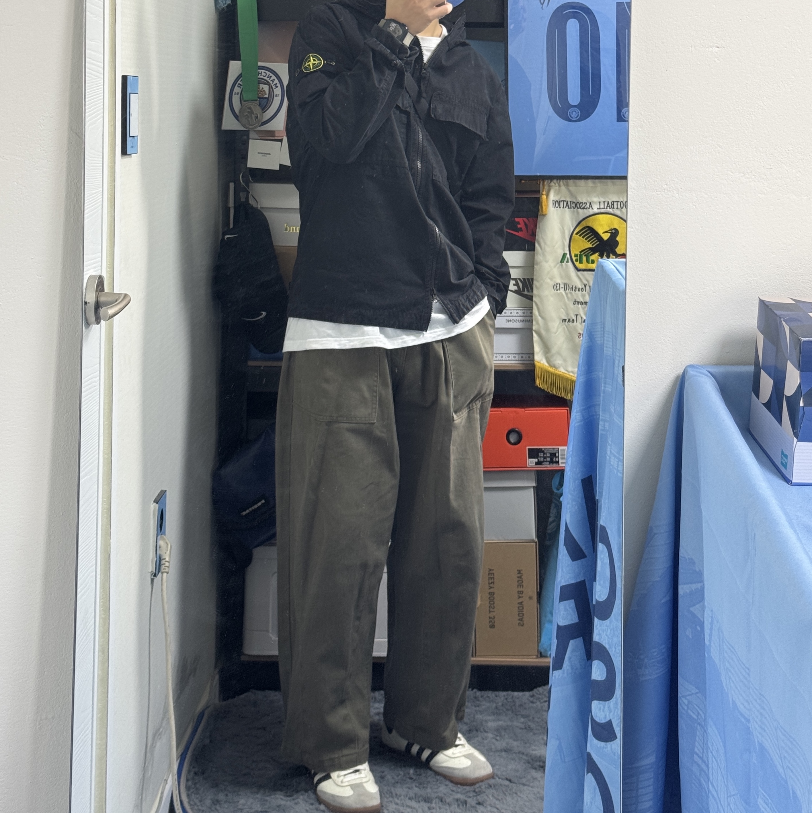 Stone Island 106WN Old Treatment Overshirt Black - 24SS, Adidas x JJJJound Samba OG Off White Core Black 착용 스타일