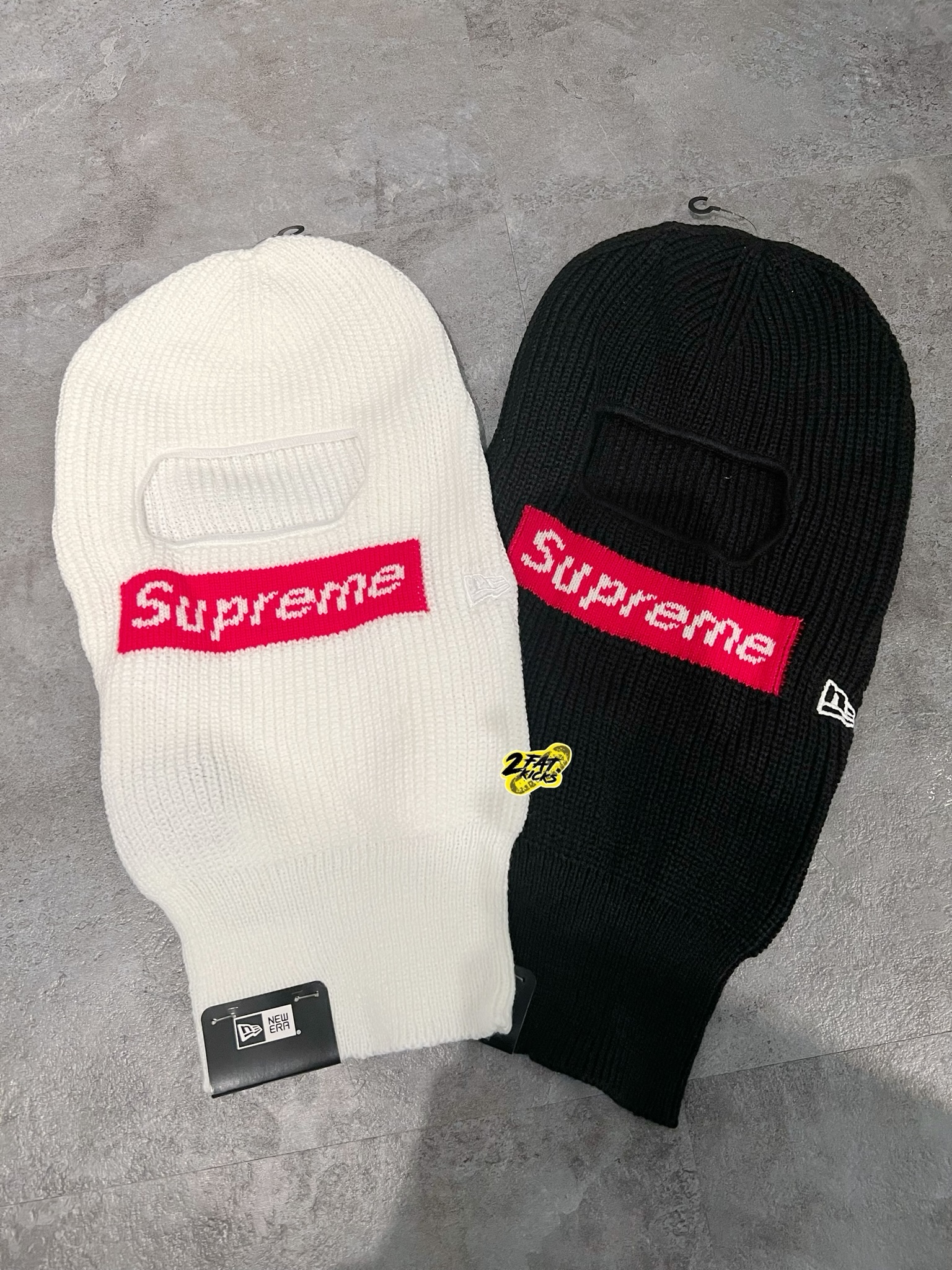 Supreme New Era Box Logo Balaclava White - 22FW, Supreme New Era Box Logo Balaclava Black - 22FW 착용 스타일 - 1