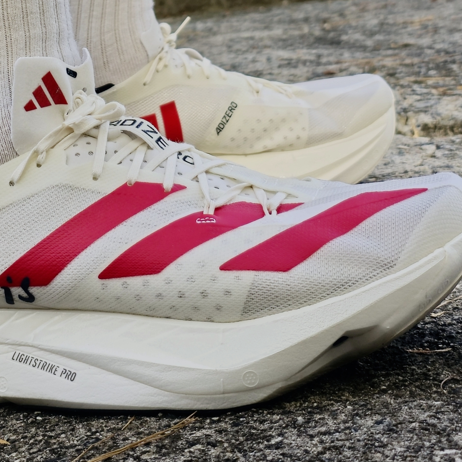Adidas Adizero Adios Pro 3 Off White Better Scarlet 착용 스타일 - 3