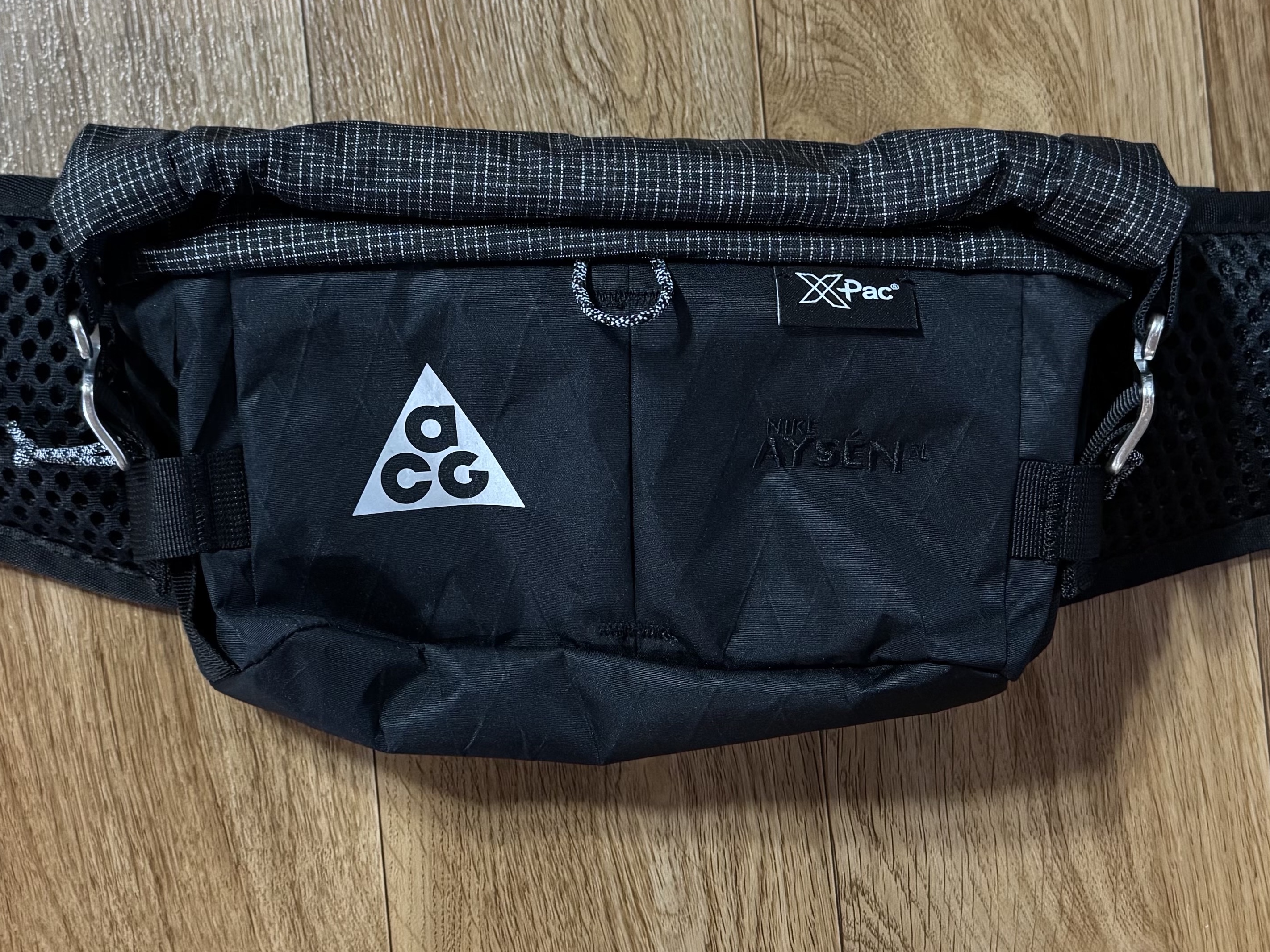 Nike ACG Aisen Penny Pack 3L Black Metallic Silver 착용 스타일