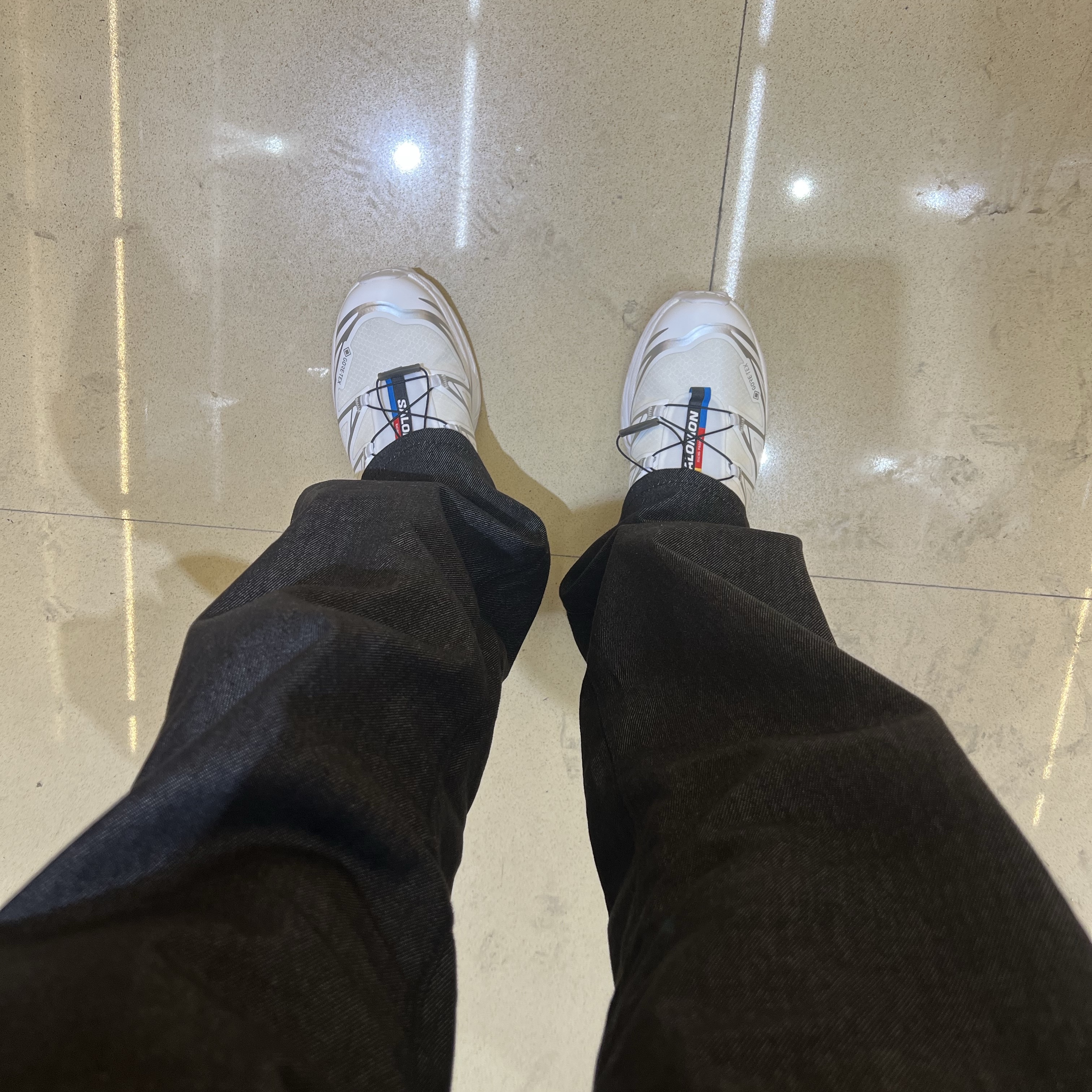 Salomon XT-6 Gore-Tex White Silver 착용 스타일 - 1