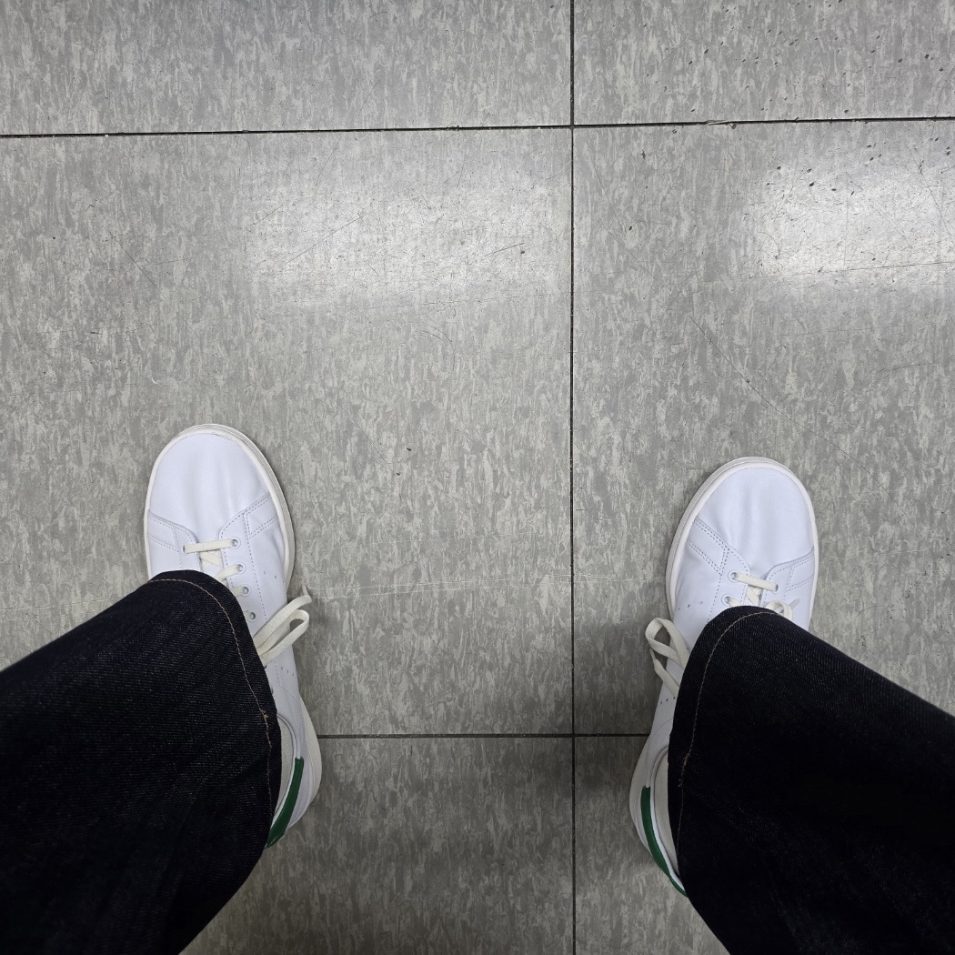 Adidas Stan Smith Decon Cloud White Green 착용 스타일 - 3