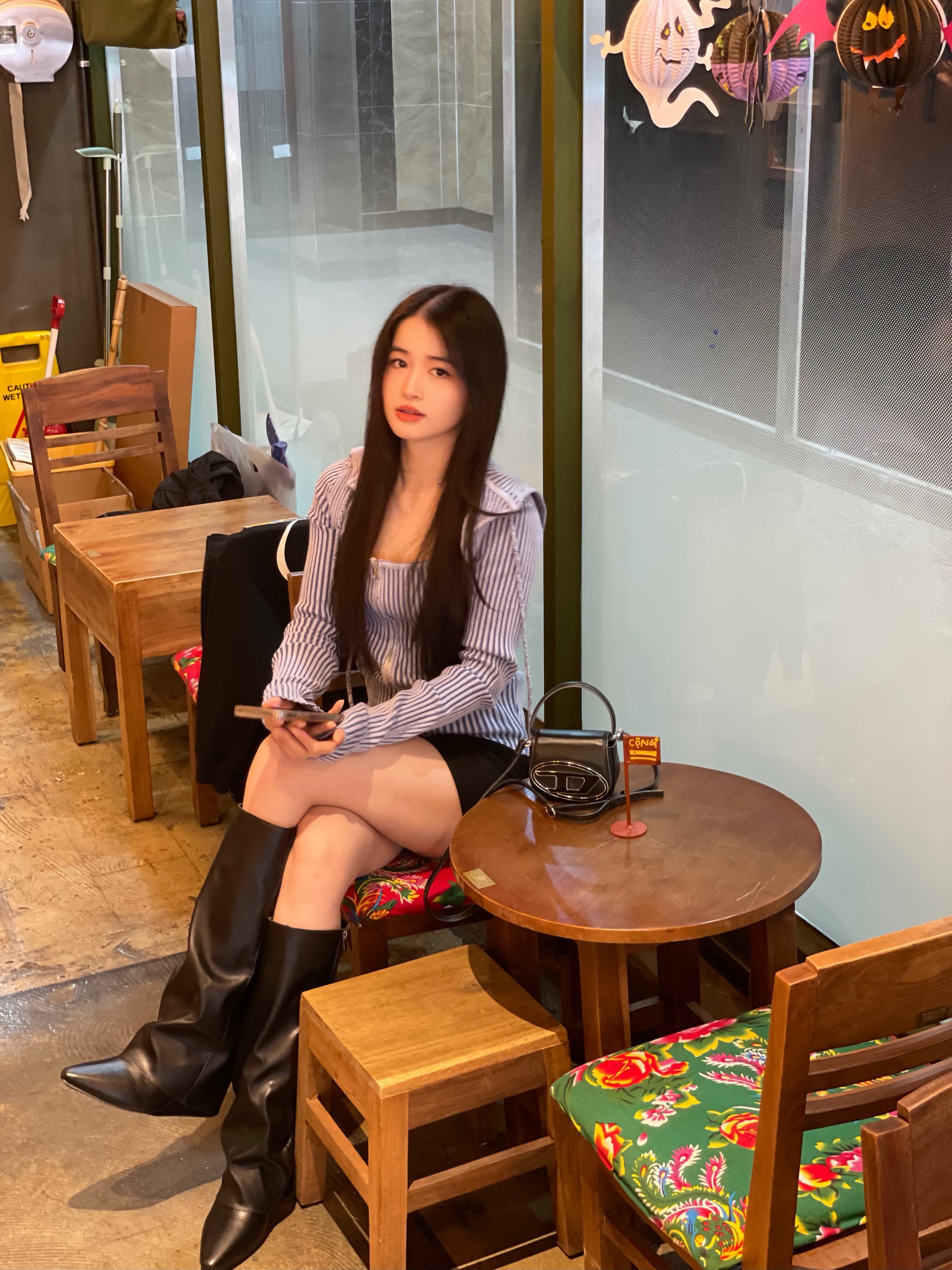 Diesel 1DR Mini Bag Plaque Black 착용 스타일 - 1