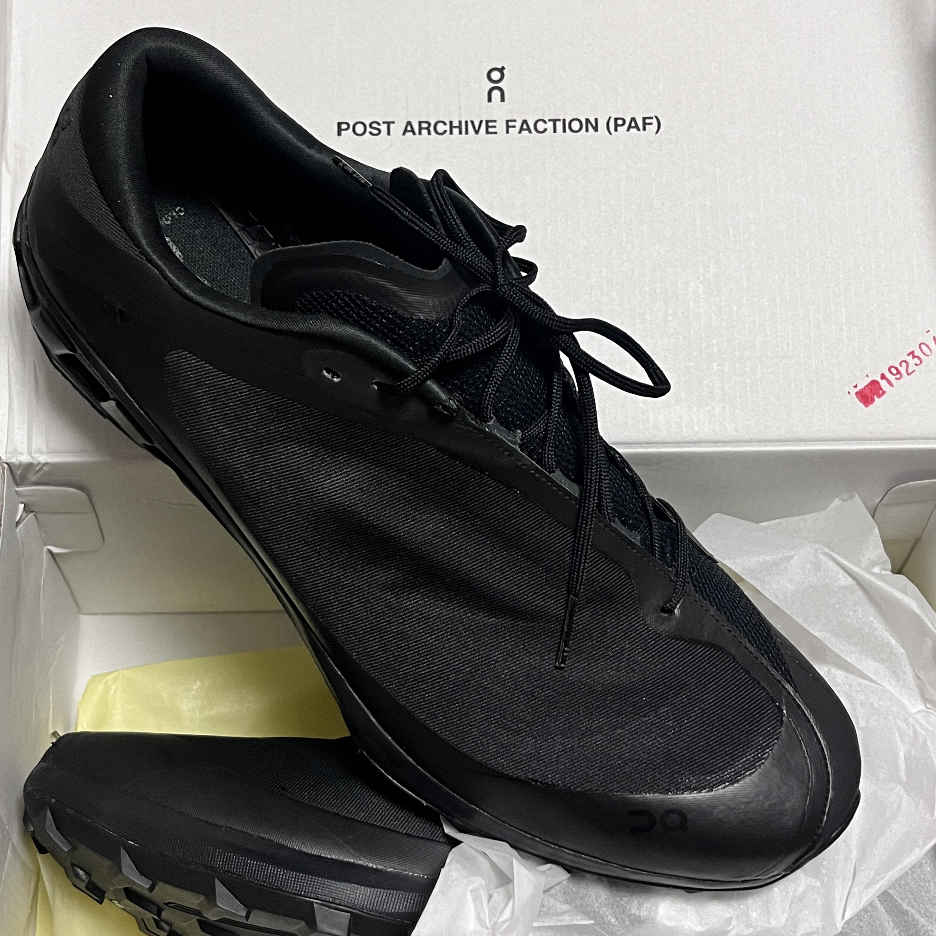 On Running x Post Archive Faction (Paf) Cloudventure Peak All Black 착용 스타일