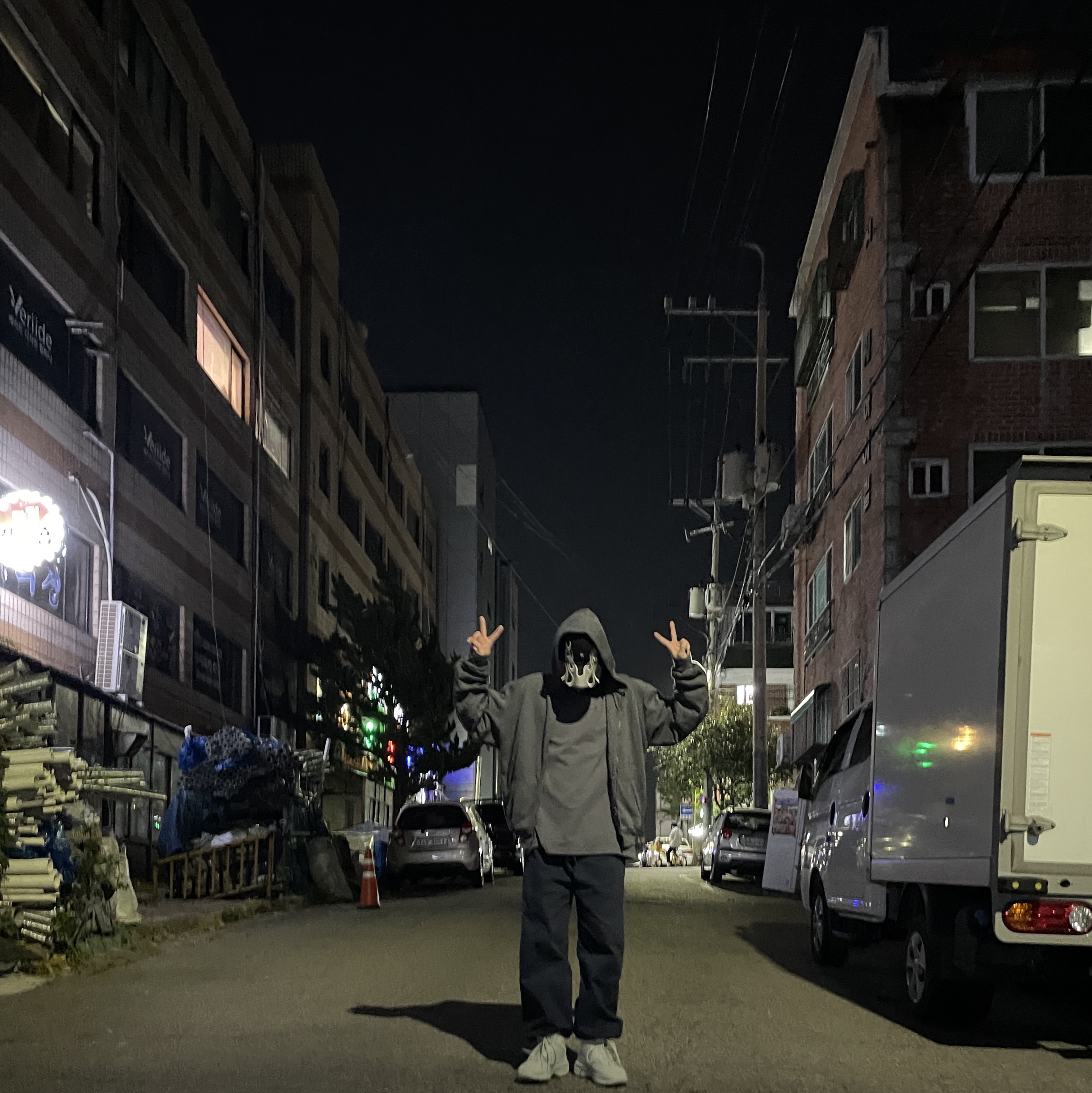 Yeezy YZY Zip-Up Hoodie Dark Grey, Yeezy YZY Short Sleeve T-Shirt Dark Grey 착용 스타일 - 2