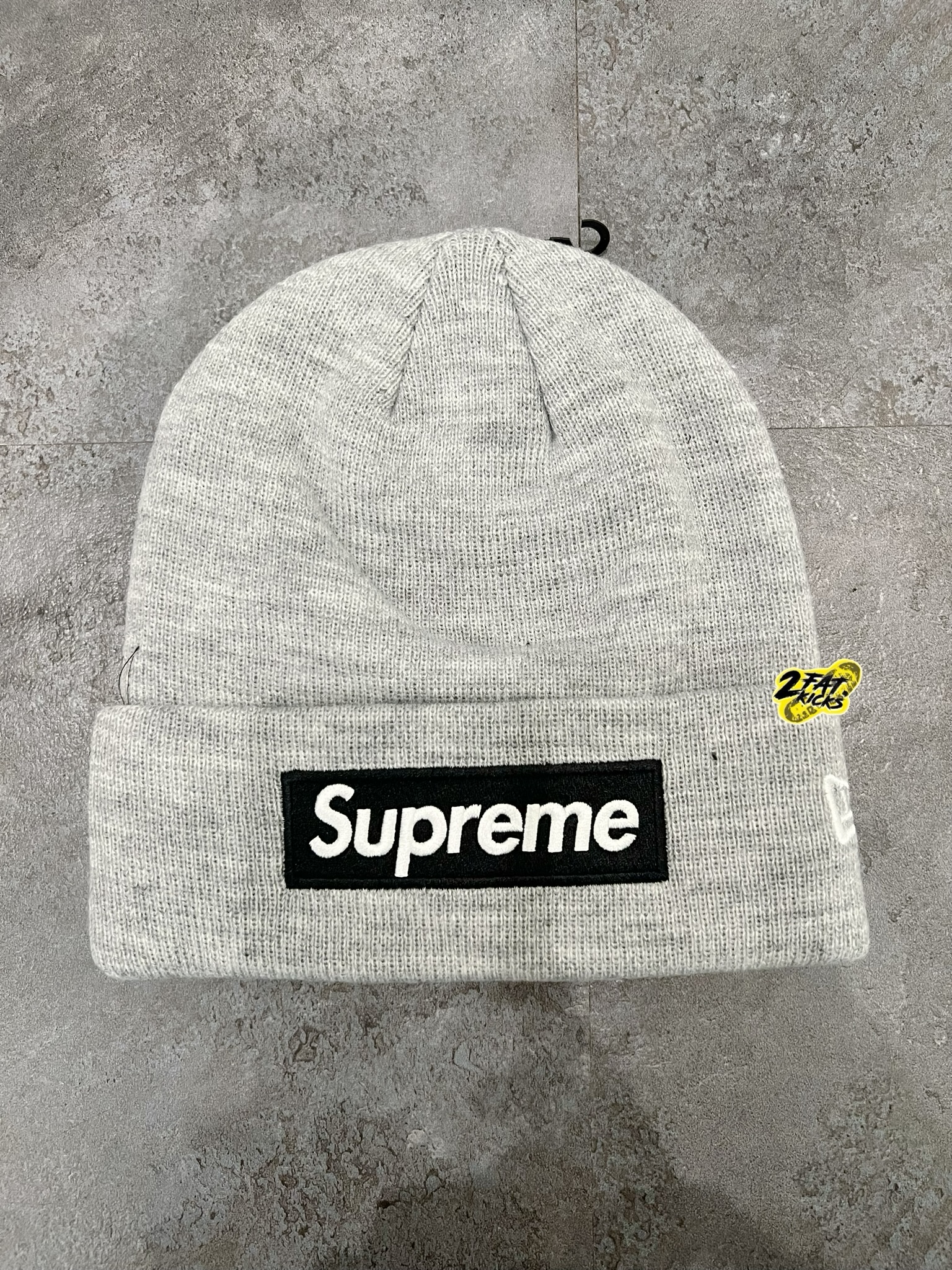 Supreme New Era Box Logo Beanie Black - 21FW, Supreme New Era Box Logo Beanie Heather Grey - 22FW 착용 스타일 - 6