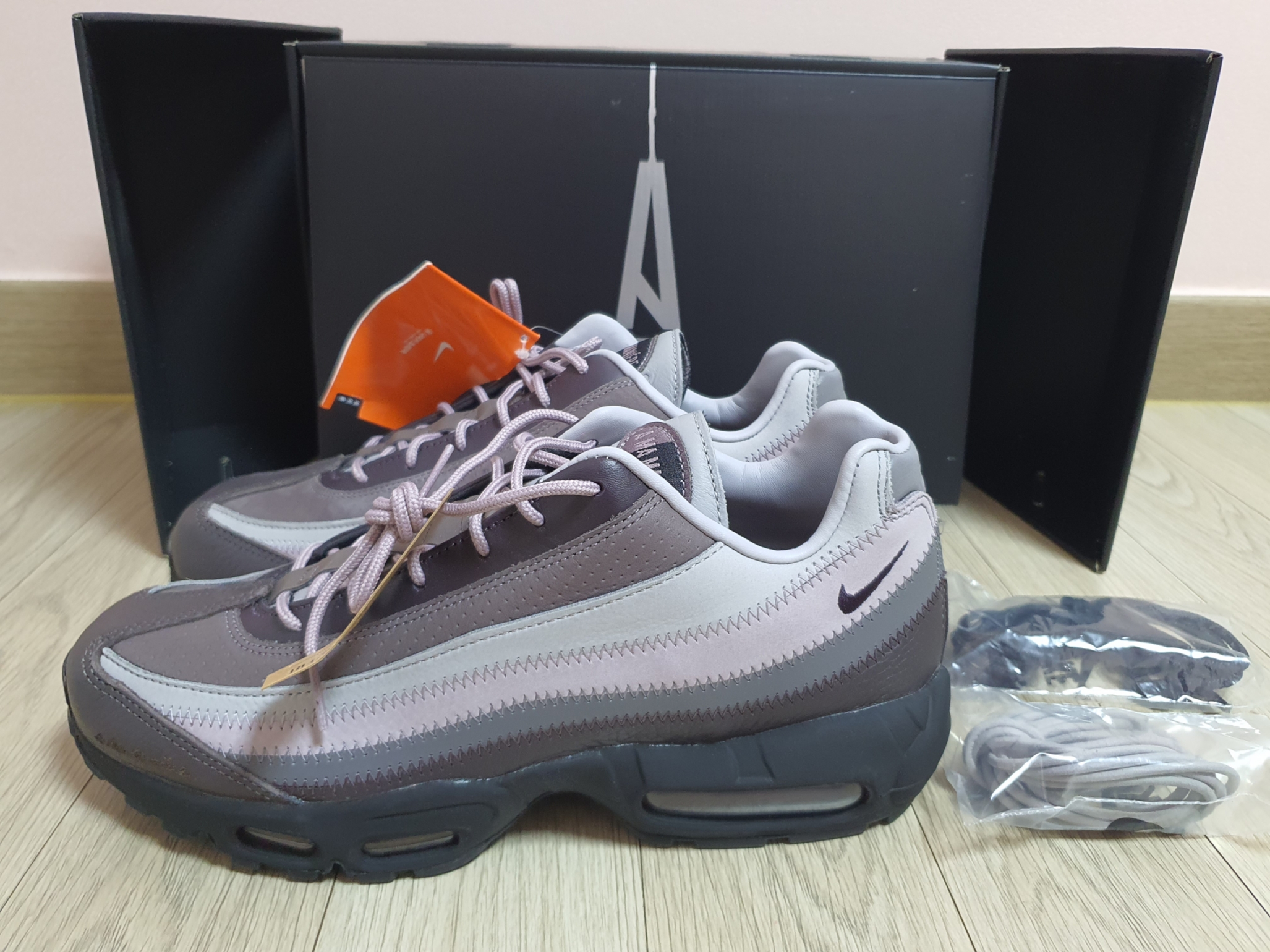Nike x A Ma Maniere Air Max 95 W.Y.W.S. 착용 스타일 - 3