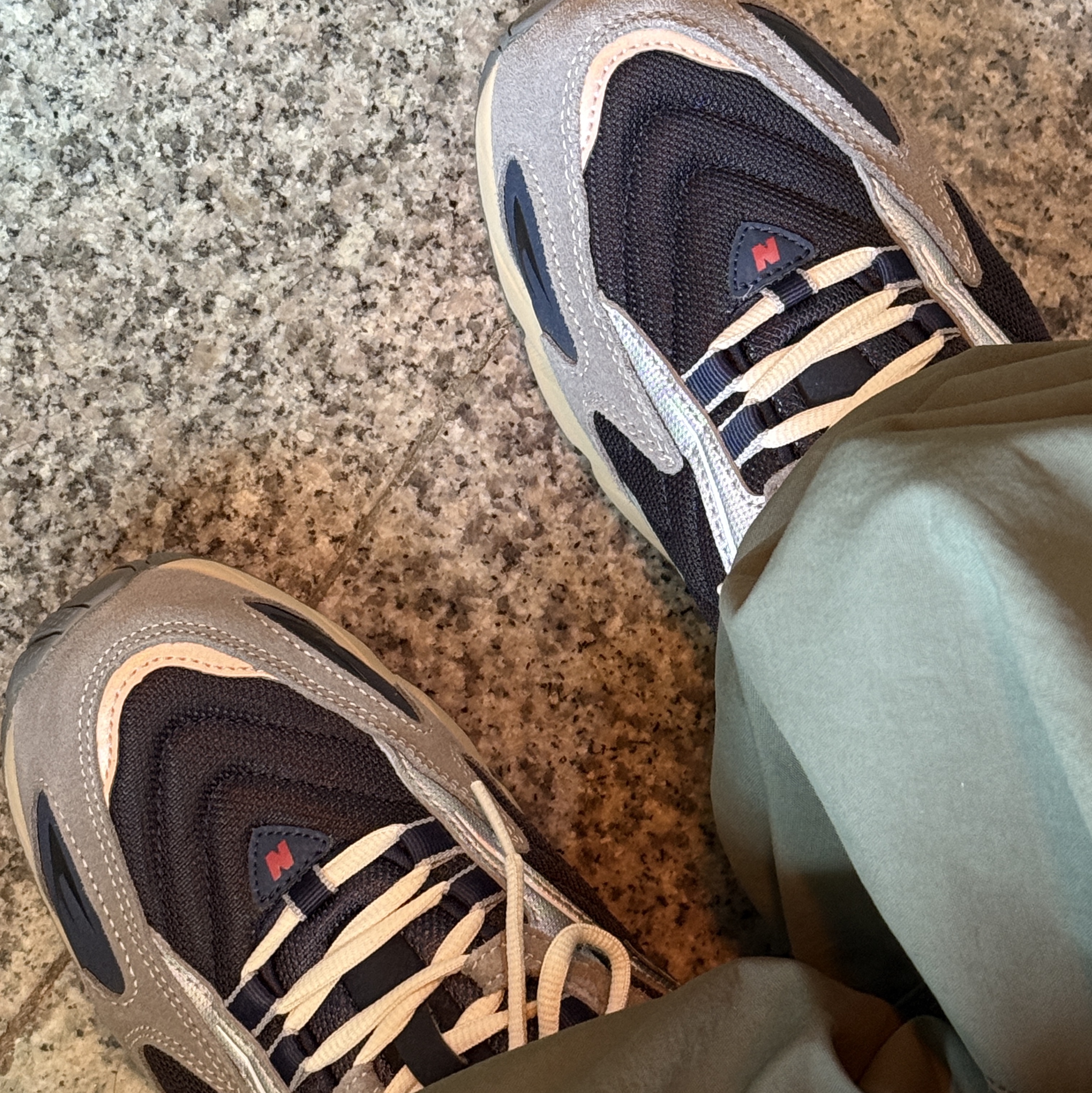 New Balance 725 Navy 착용 스타일